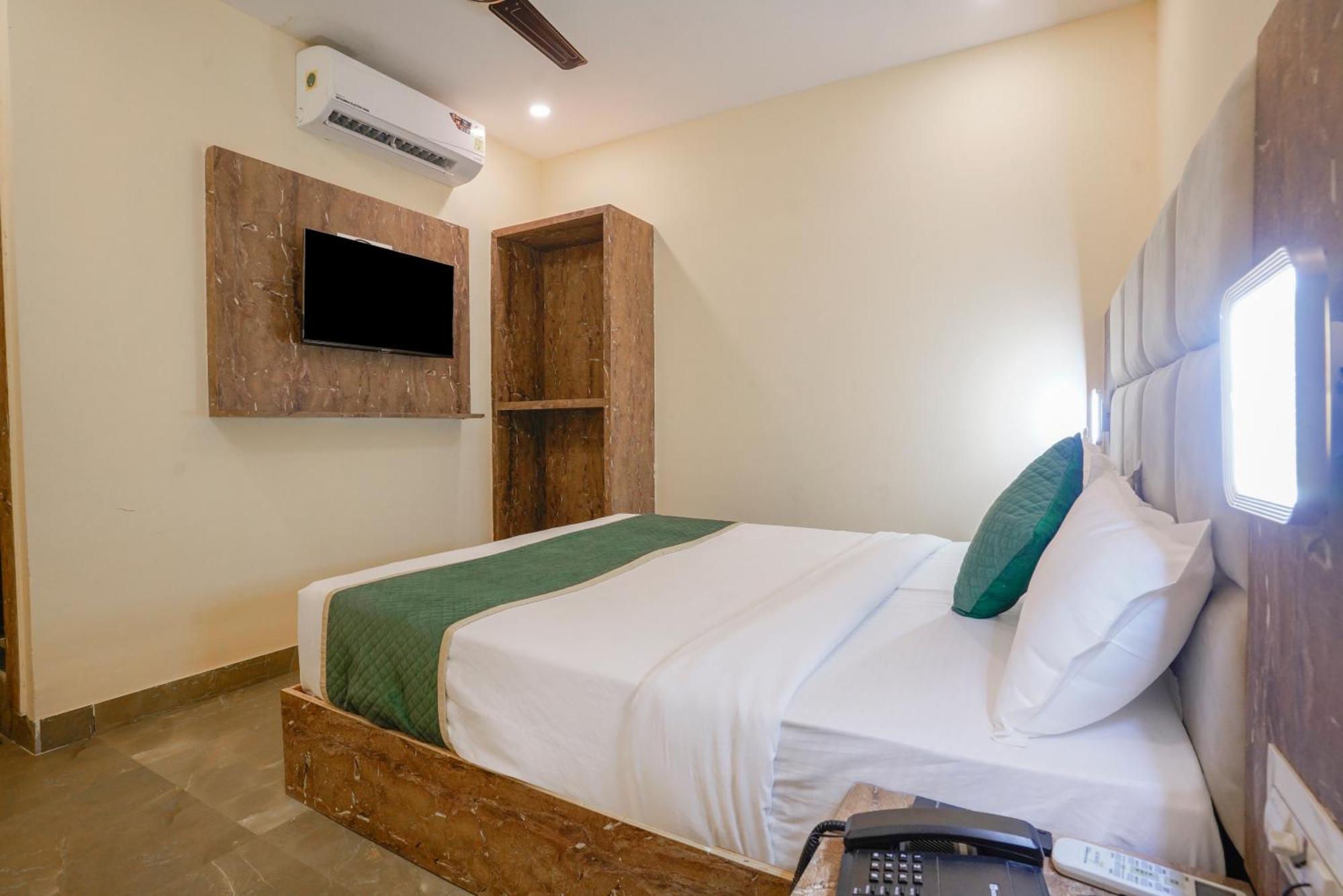 Crystal By Glitz Hotel Mumbai