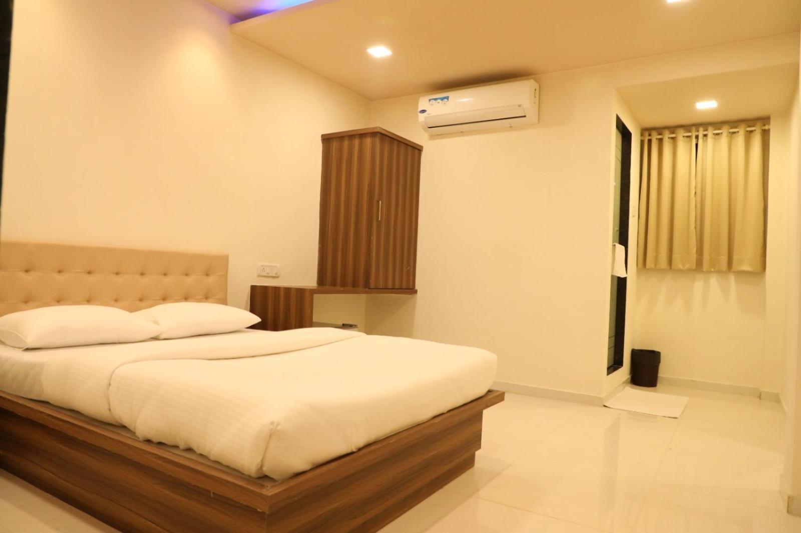 Galaxy By Glitz Hotel 3*
