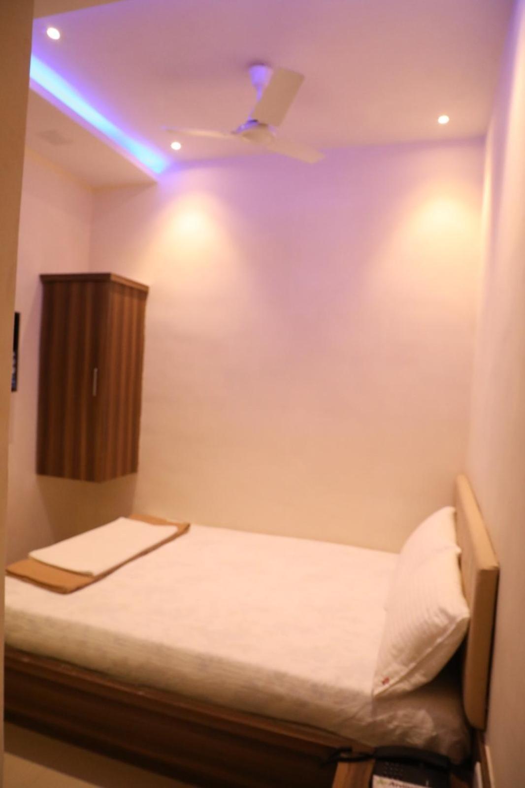 Hotel Galaxy By Glitz Mumbai