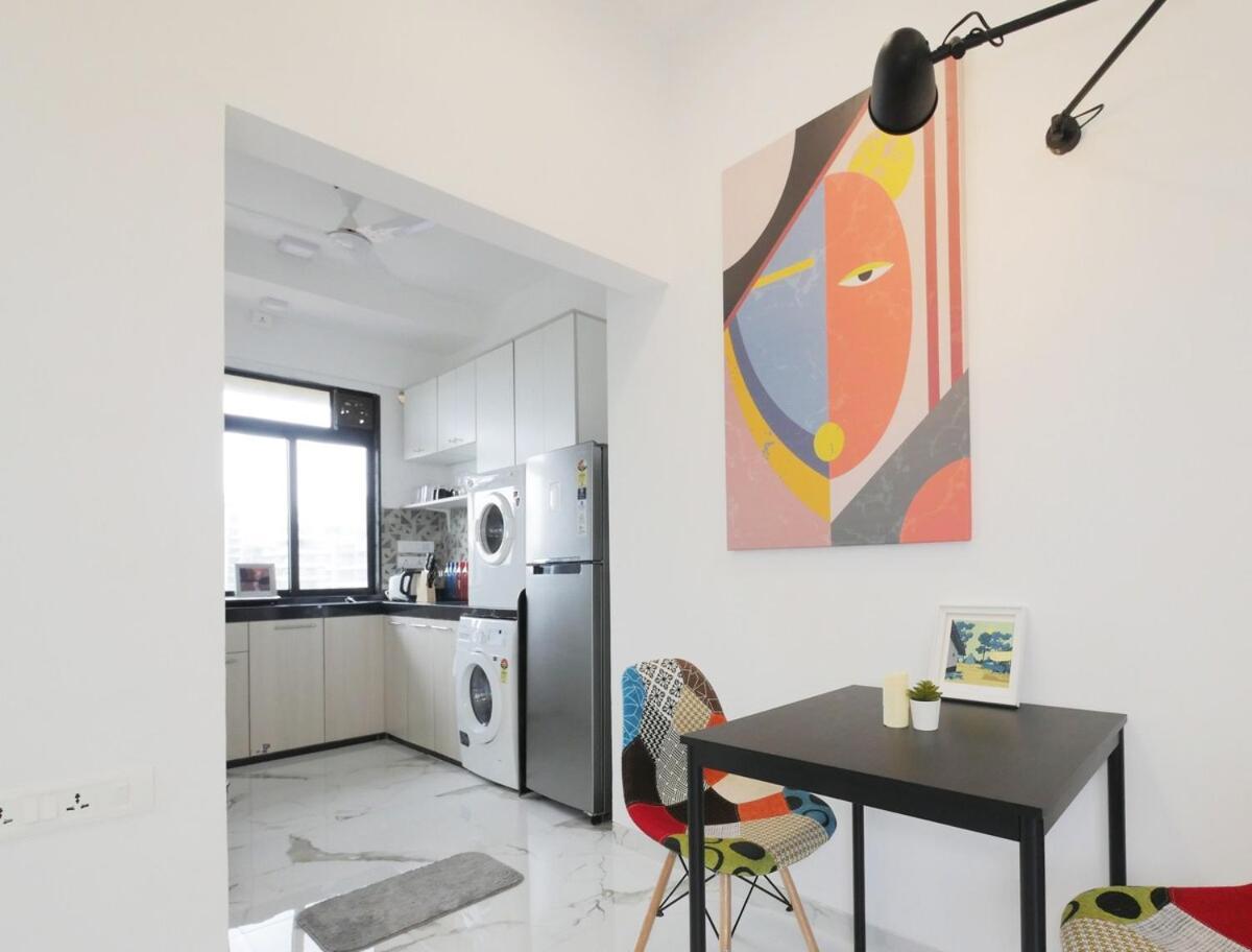 Milo Private 3bhk In Bandra Apartment *