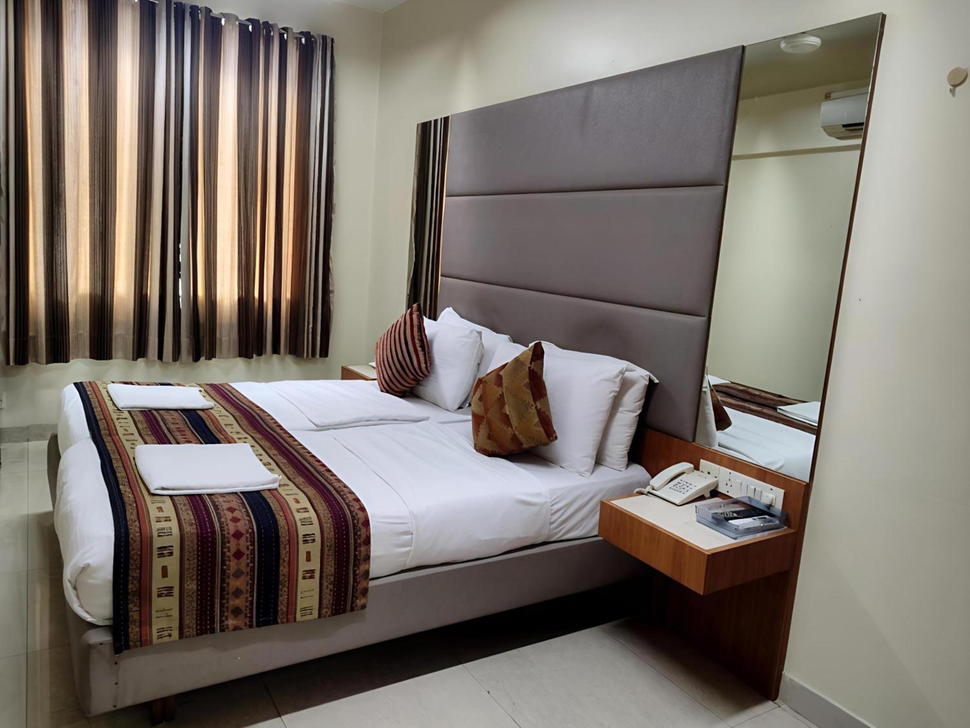 Empire Hotel 2*