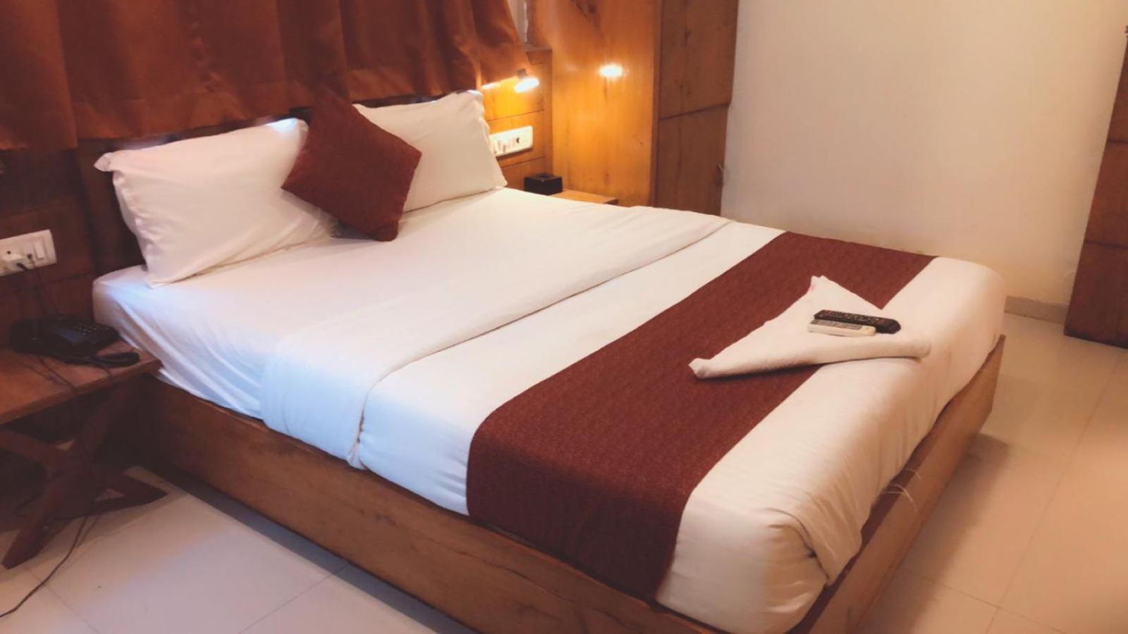 Grandeur-near International Airport Hotel