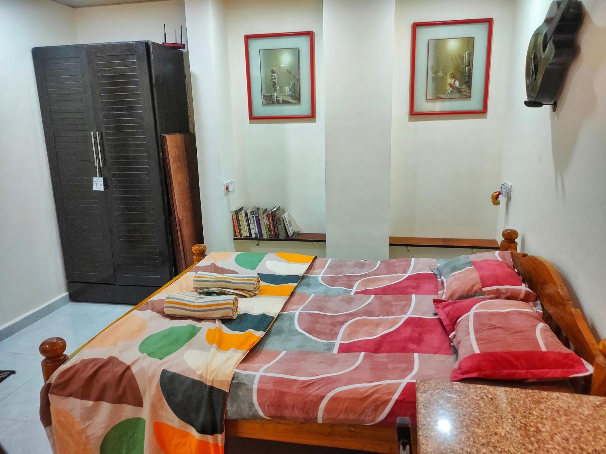 Homestay Ebony - Comfortable Mumbai