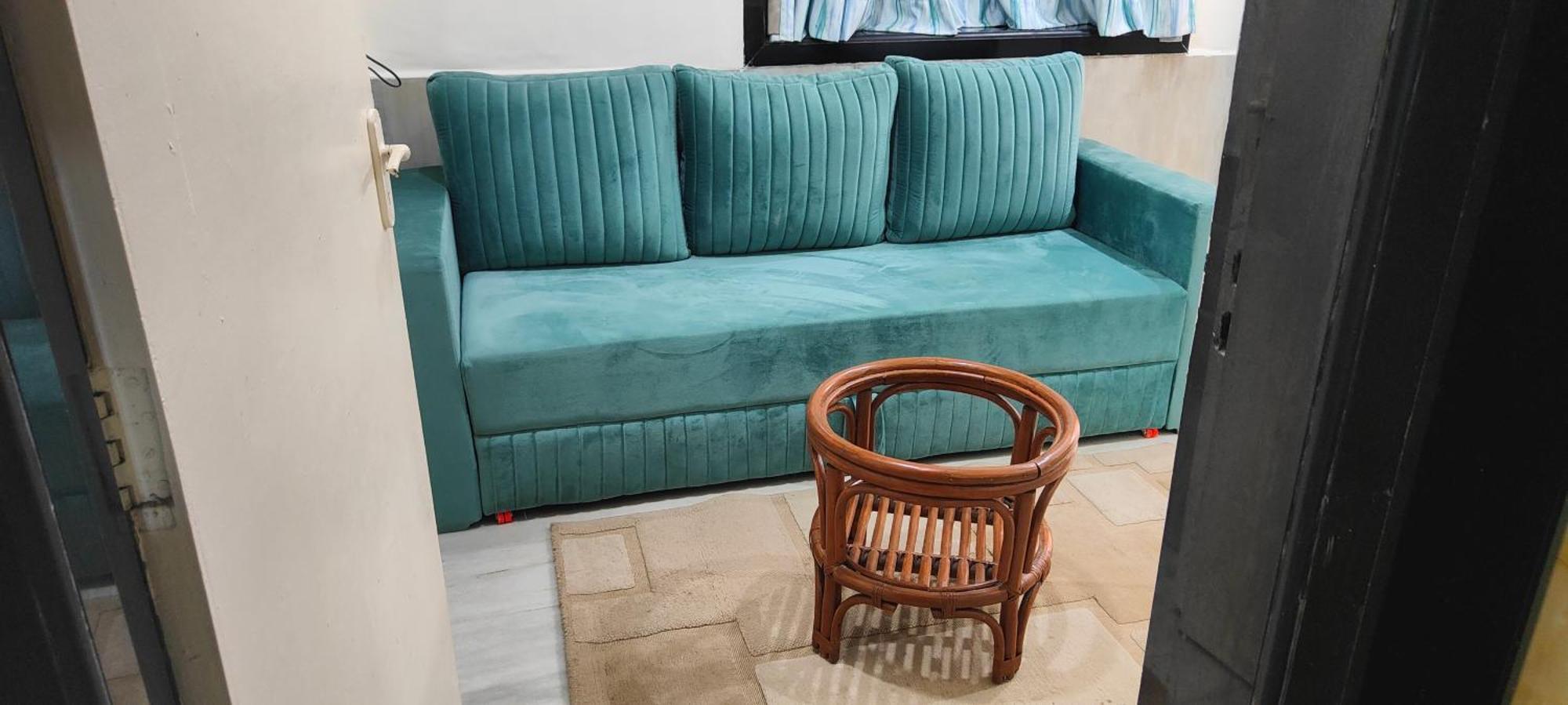 Apartment Cozy 1 Bhk Prime Location On Linking Road, Bandra *