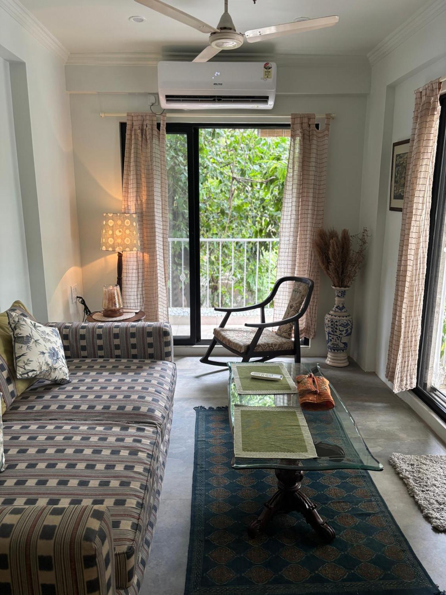 Serene In Chuim Near Carter Road Apartment Mumbai