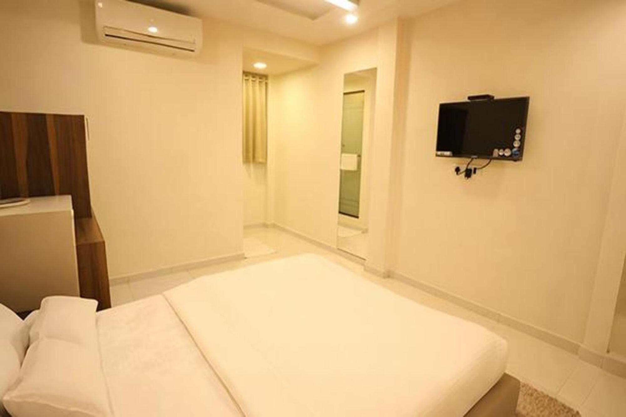 Hotel Fabhotel Galaxy