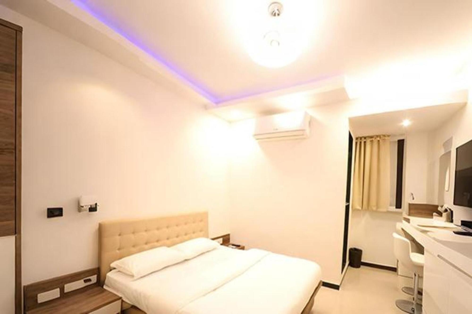 Fabhotel Galaxy Hotel