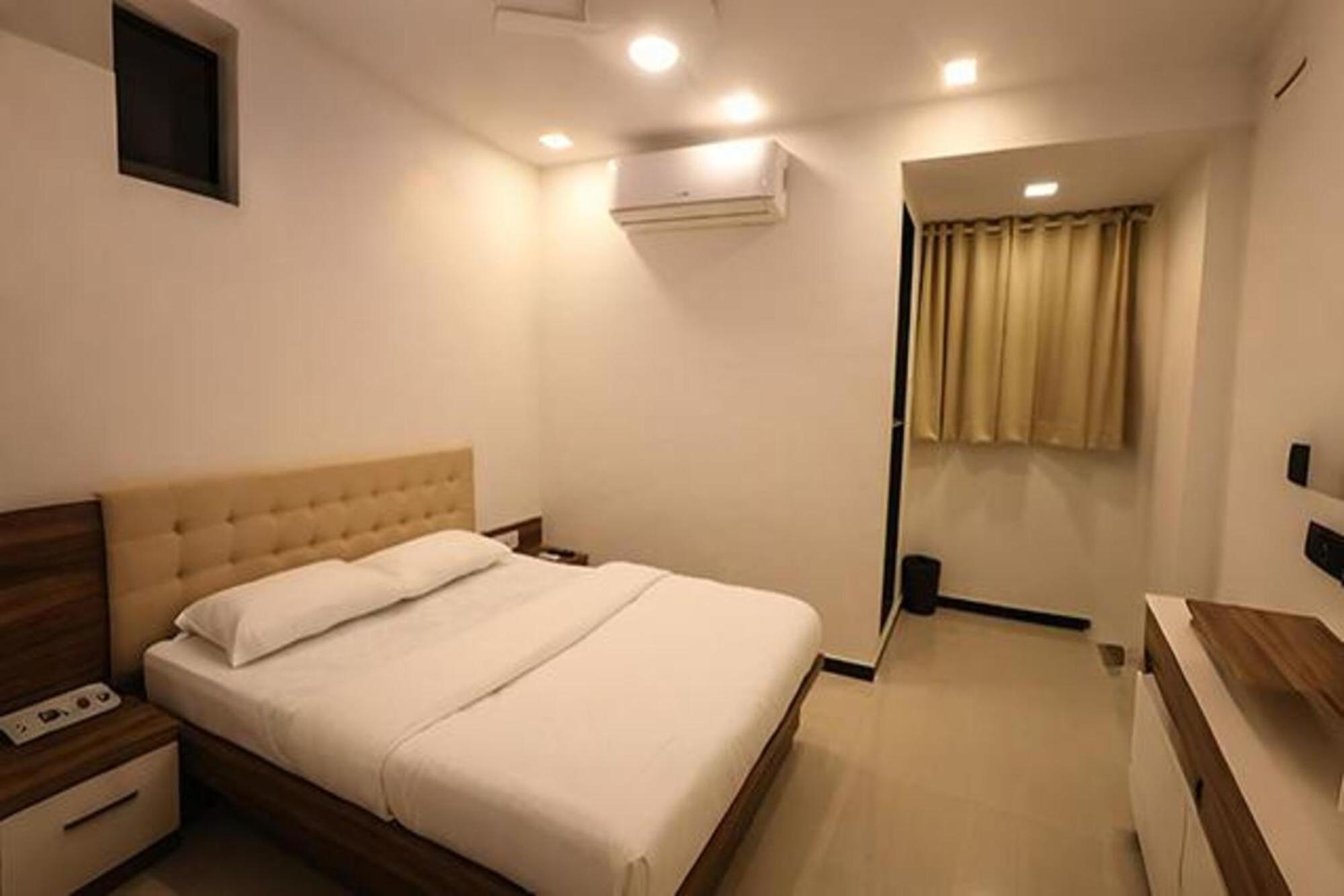 Fabhotel Galaxy