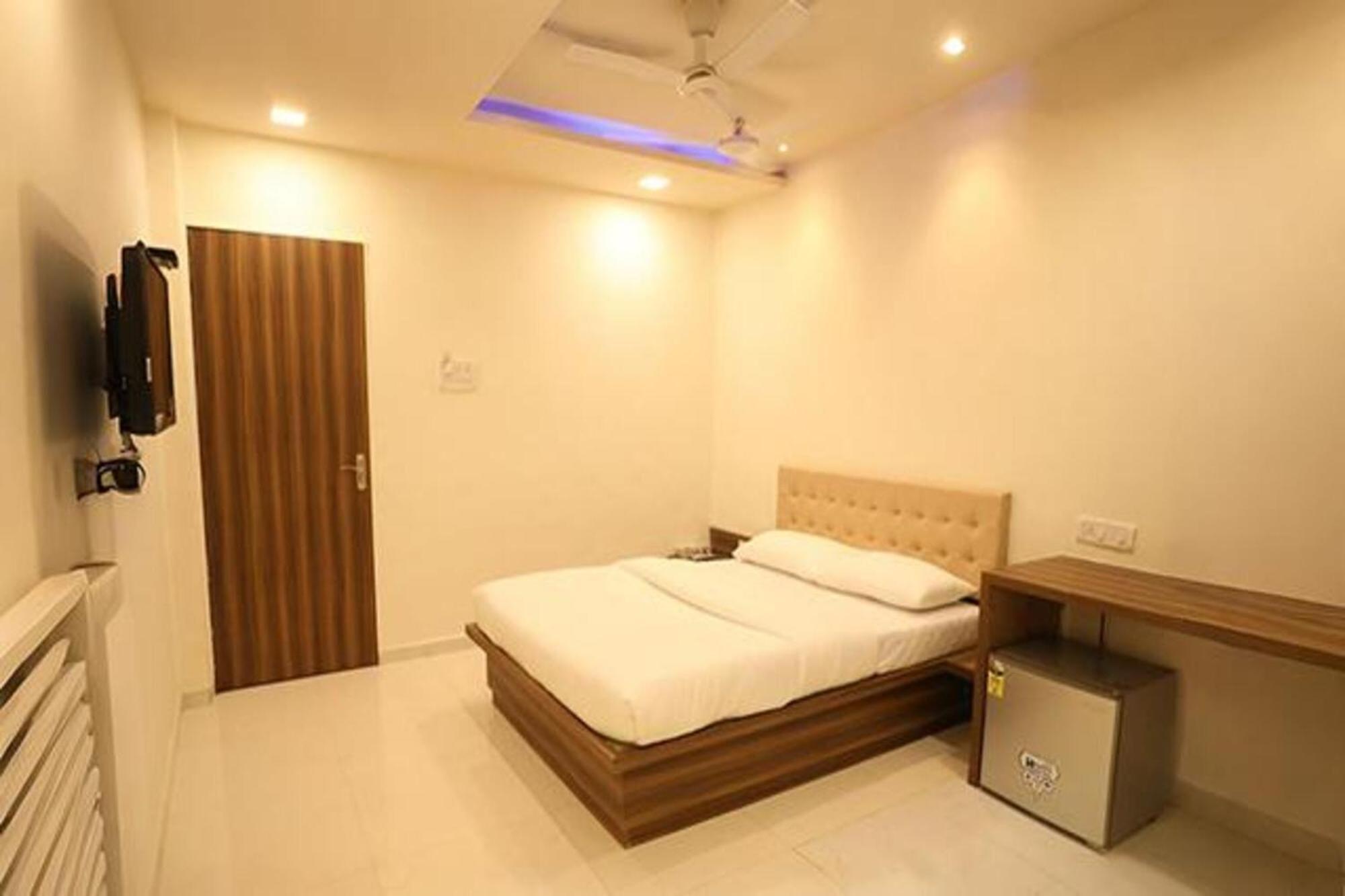 Hotel Fabhotel Galaxy