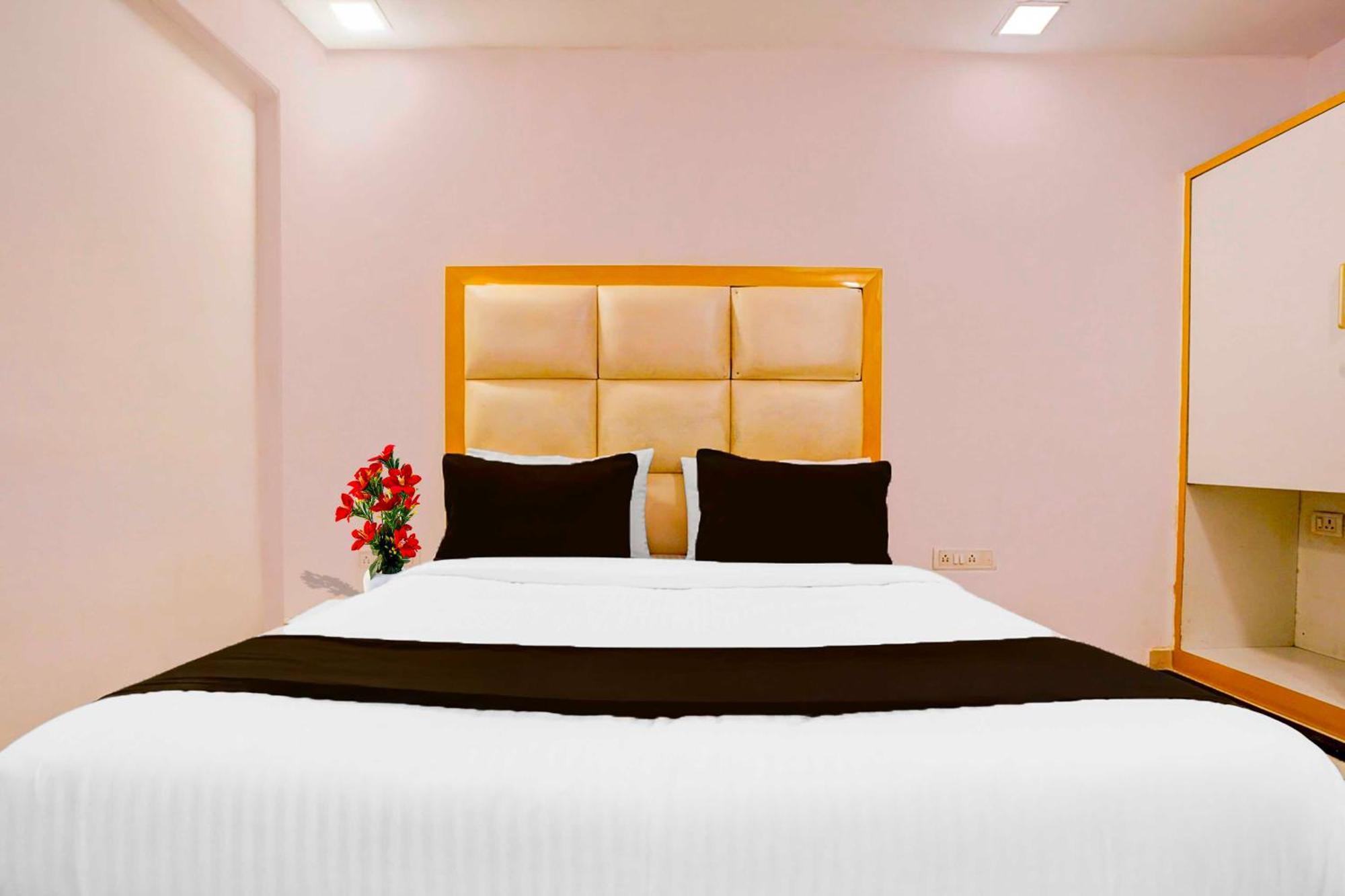 O Andheri West Near Kokilaben Hospital 3*