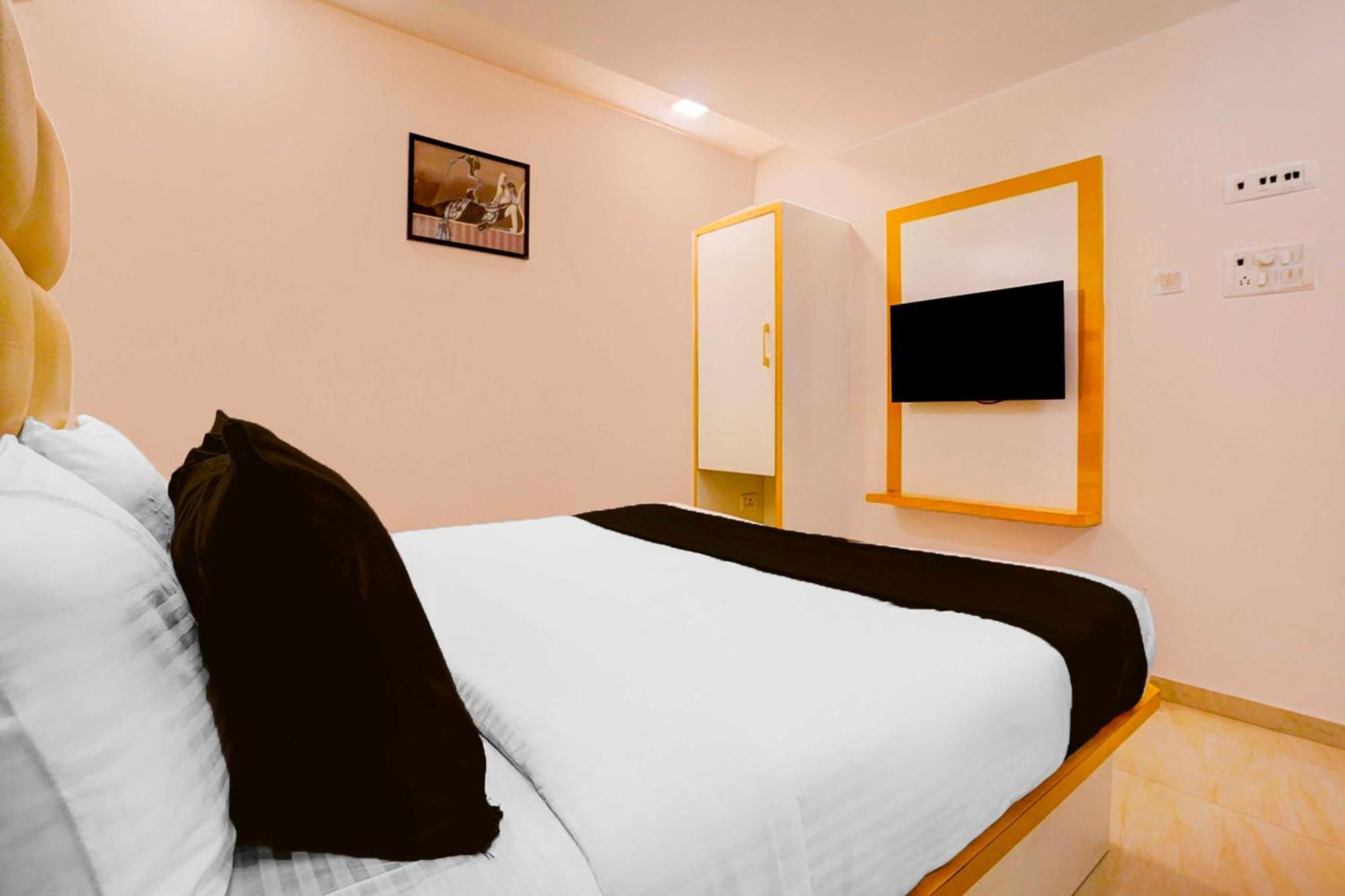 O Andheri West Near Kokilaben Hospital 3*