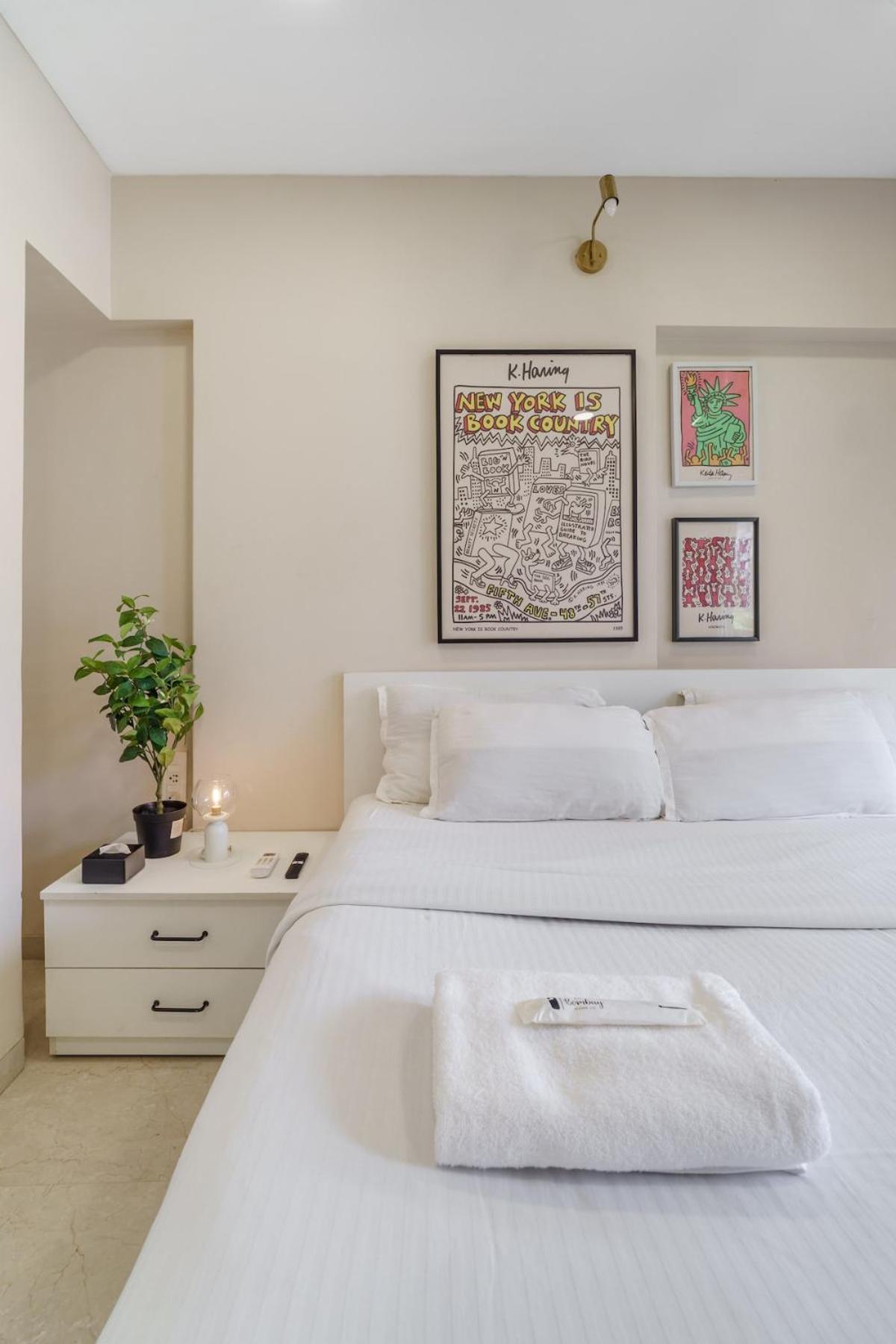 Zen Private 3bhk In Bandra Apartment