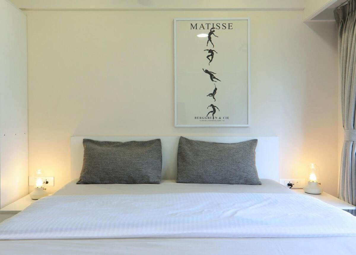 Tao Private 3bhk In Bandra Mumbai