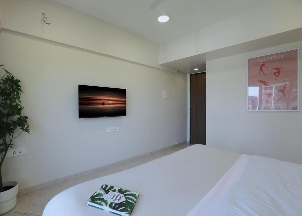 Tao Private 3bhk In Bandra *