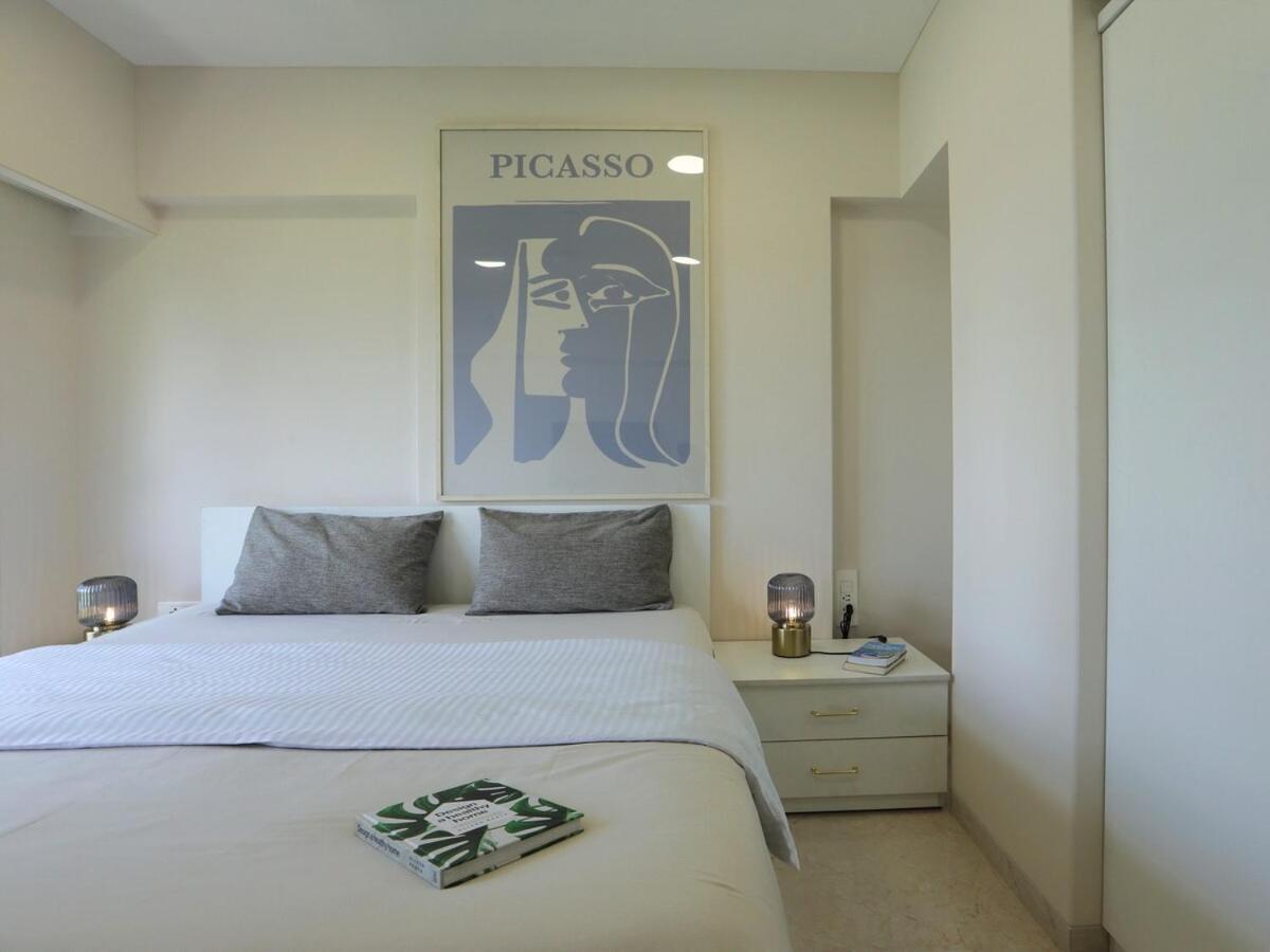 Tao Private 3bhk In Bandra Apartment
