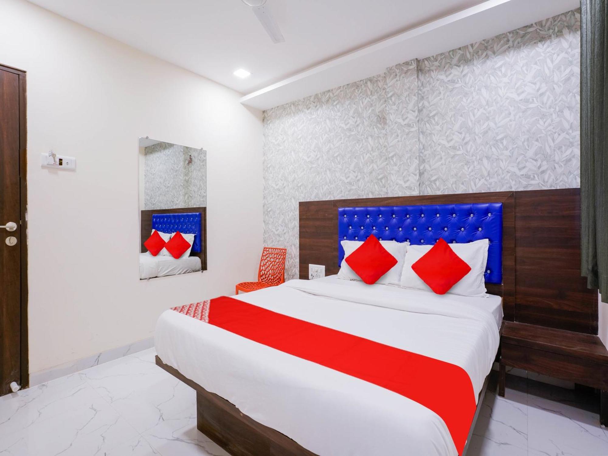 Hotel O King Residency Near Bharat Talkies 4*