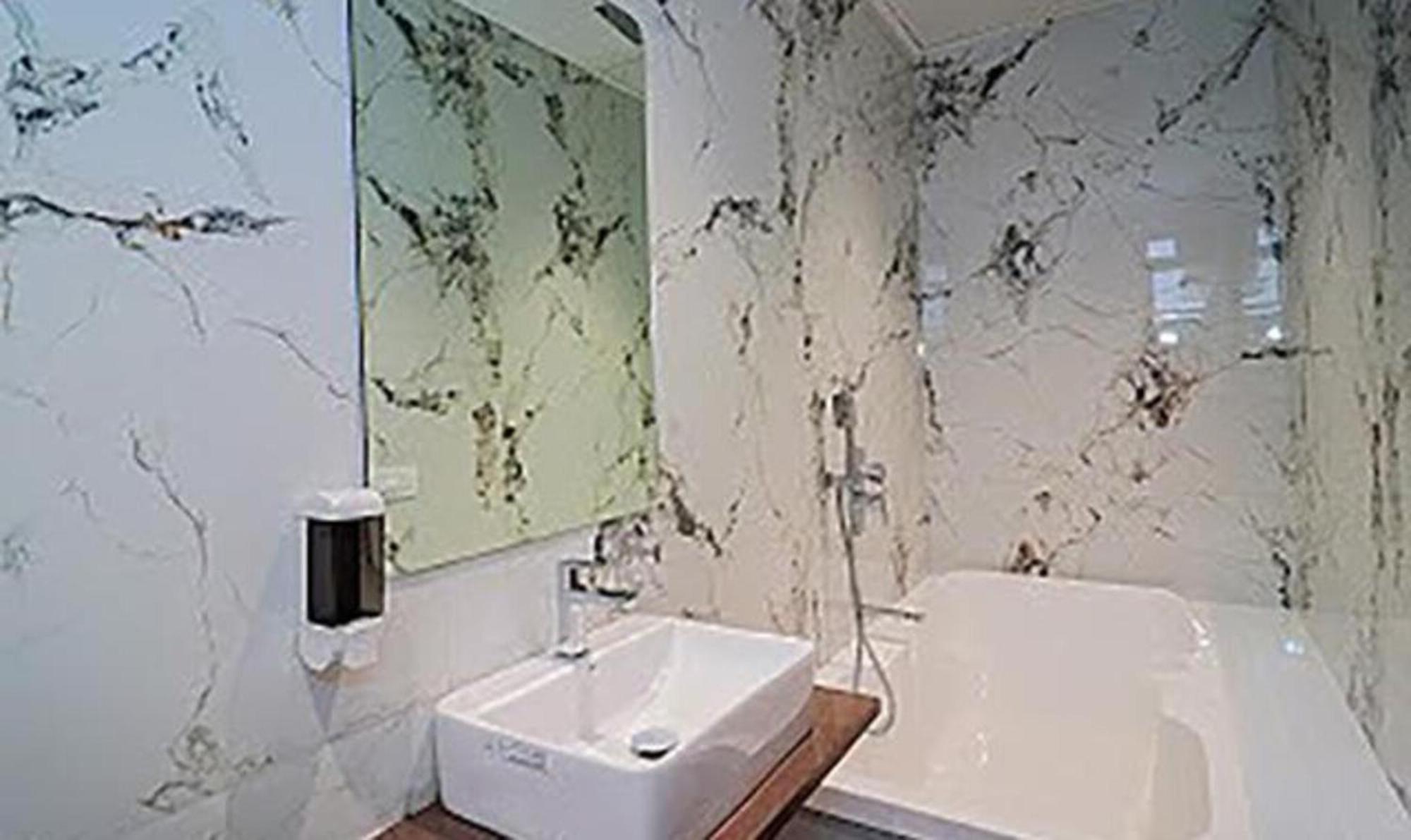 Fabhotel Ascent Star - Nr Phoenix Mall Kurla