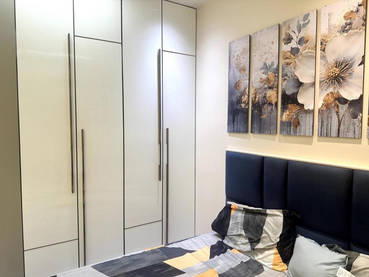 Apartment 2bhk Flat In Kandivali,mumbai Mumbai