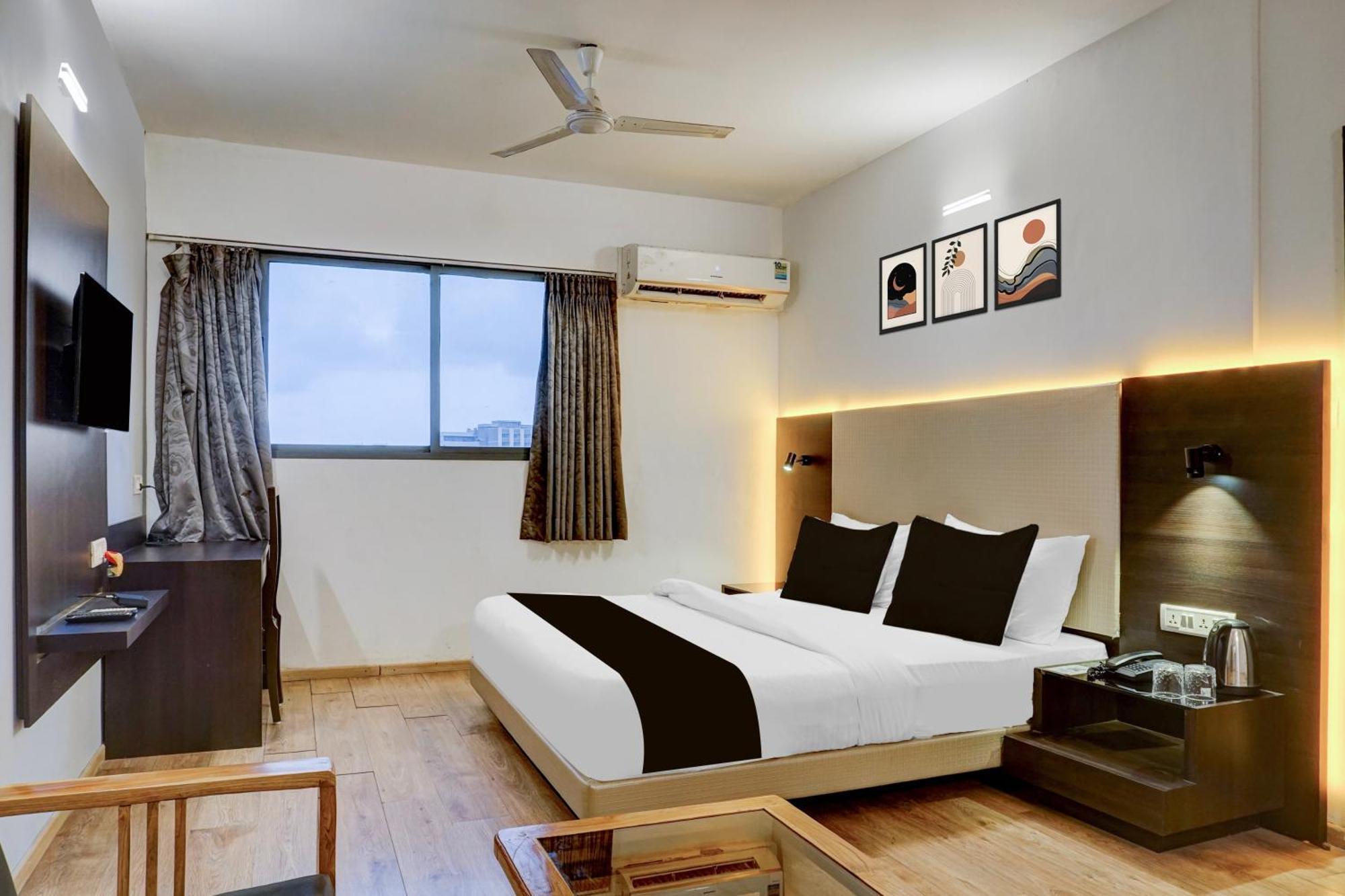Super Townhouse Exhibition Centre Goregaon