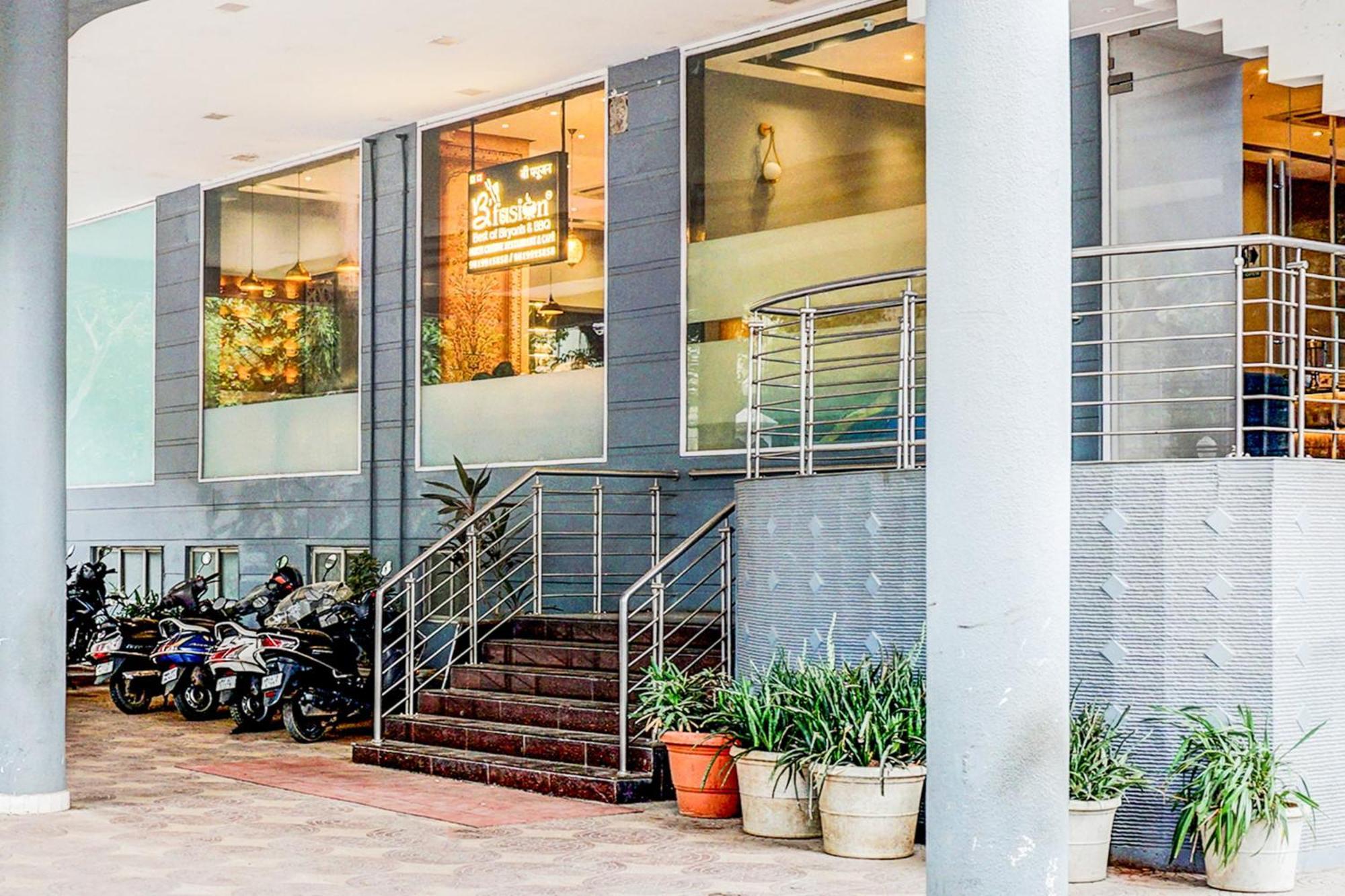 Hotel Super Townhouse Exhibition Centre Goregaon Mumbai