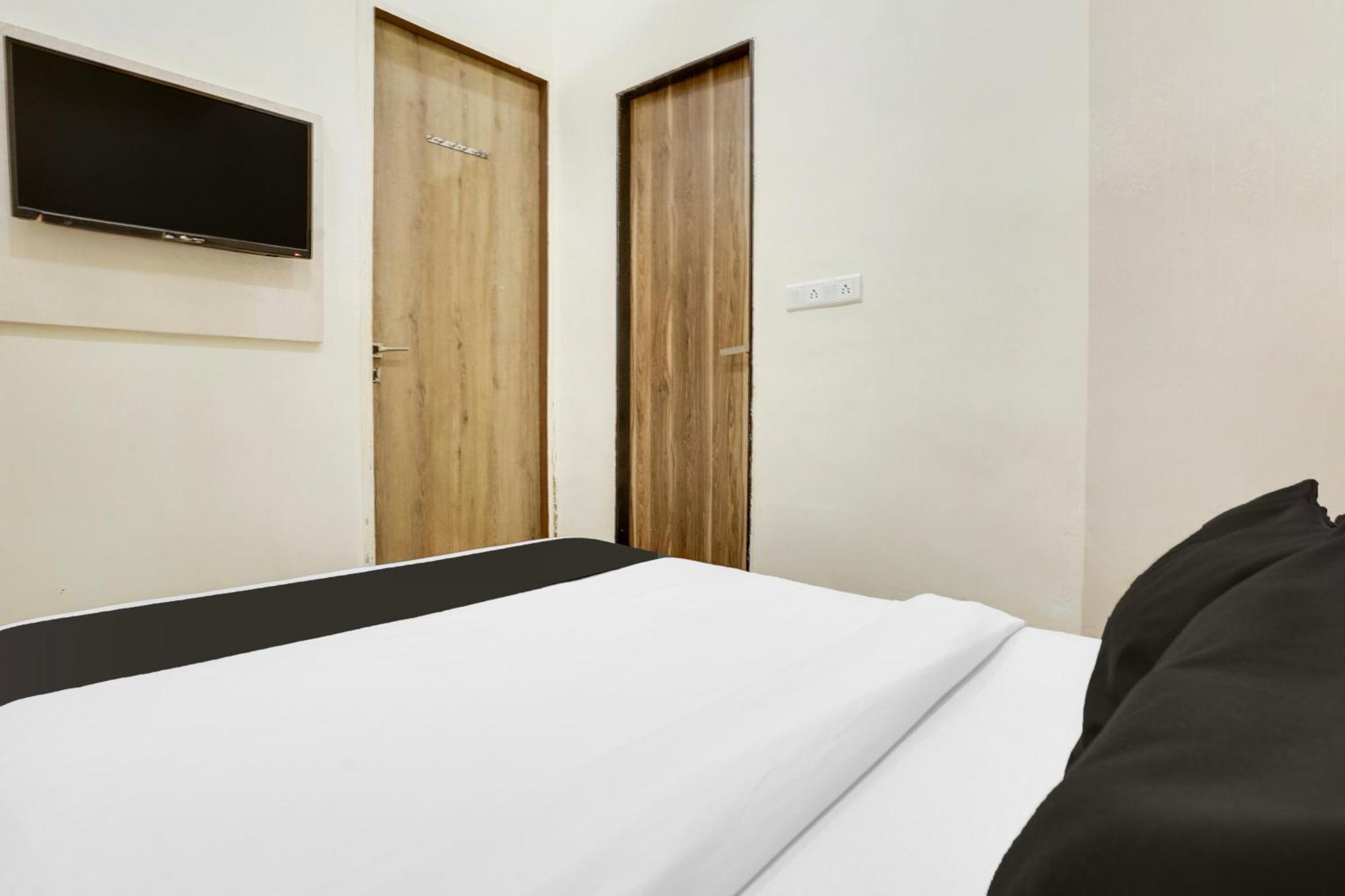 Hotel Super Collection O Parle Formerly Freedom Star Mumbai
