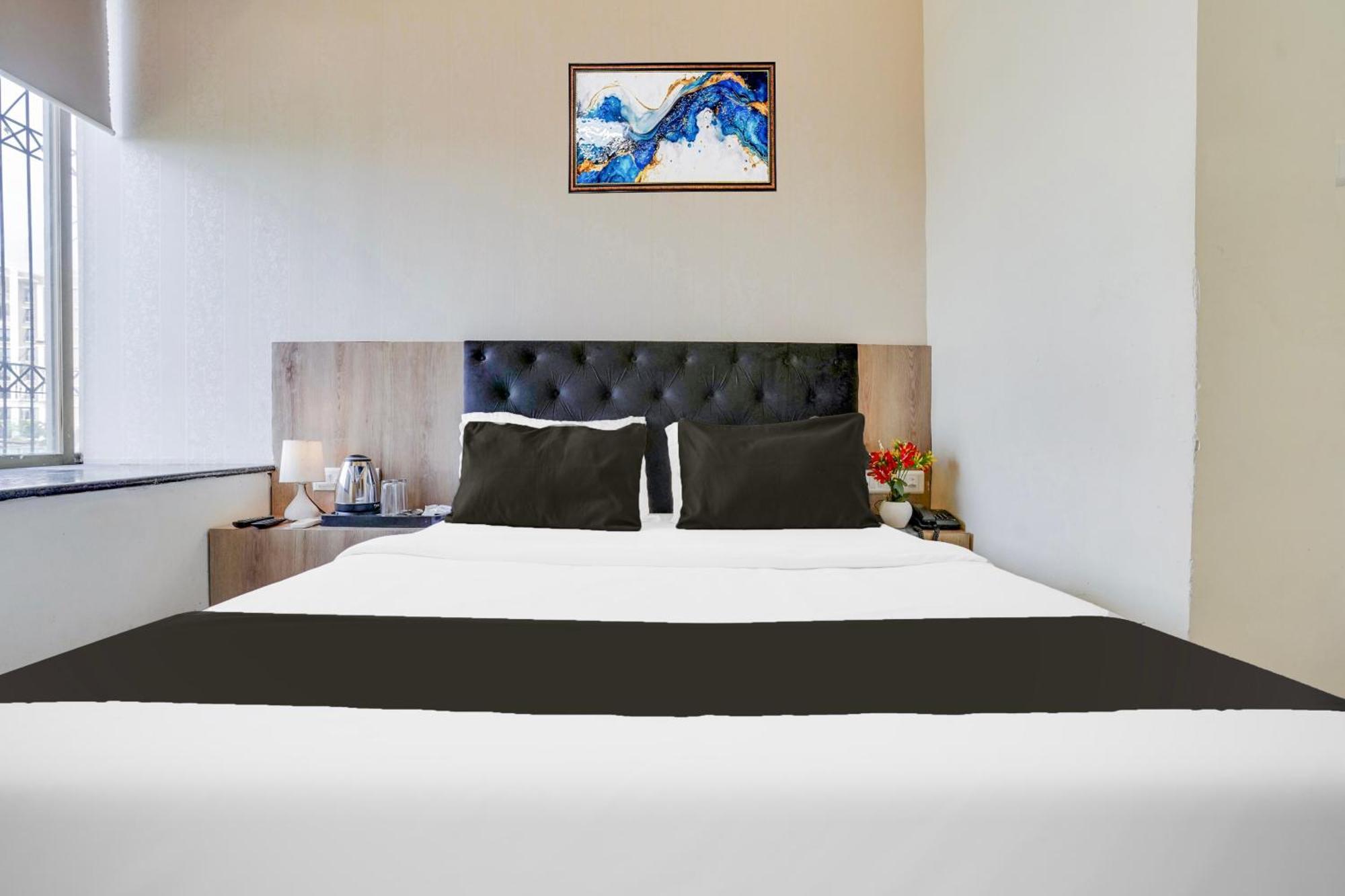 Hotel Super Collection O Parle Formerly Freedom Star
