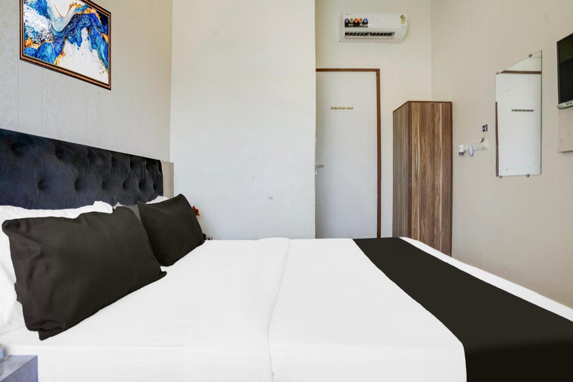 Hotel Super Collection O Parle Formerly Freedom Star