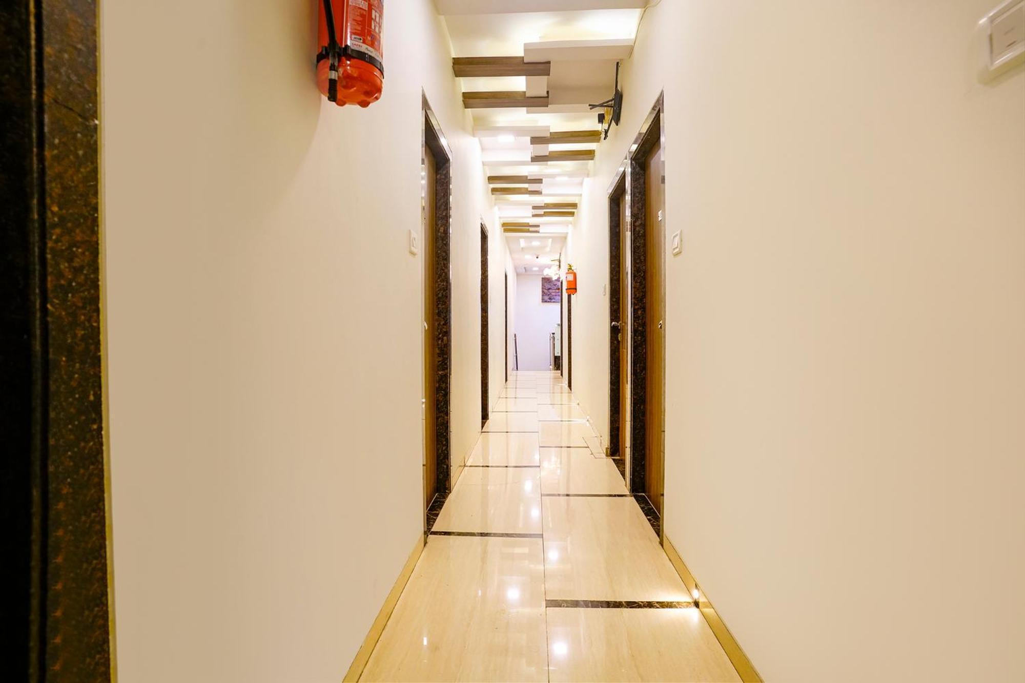 Fabhotel Amfahh Hotel *
