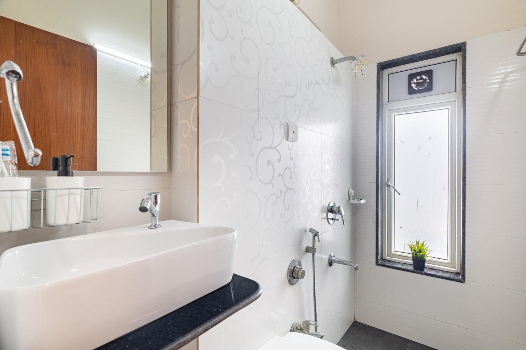 Treat Homes Service In Bkc Siddhant 601 Homestay