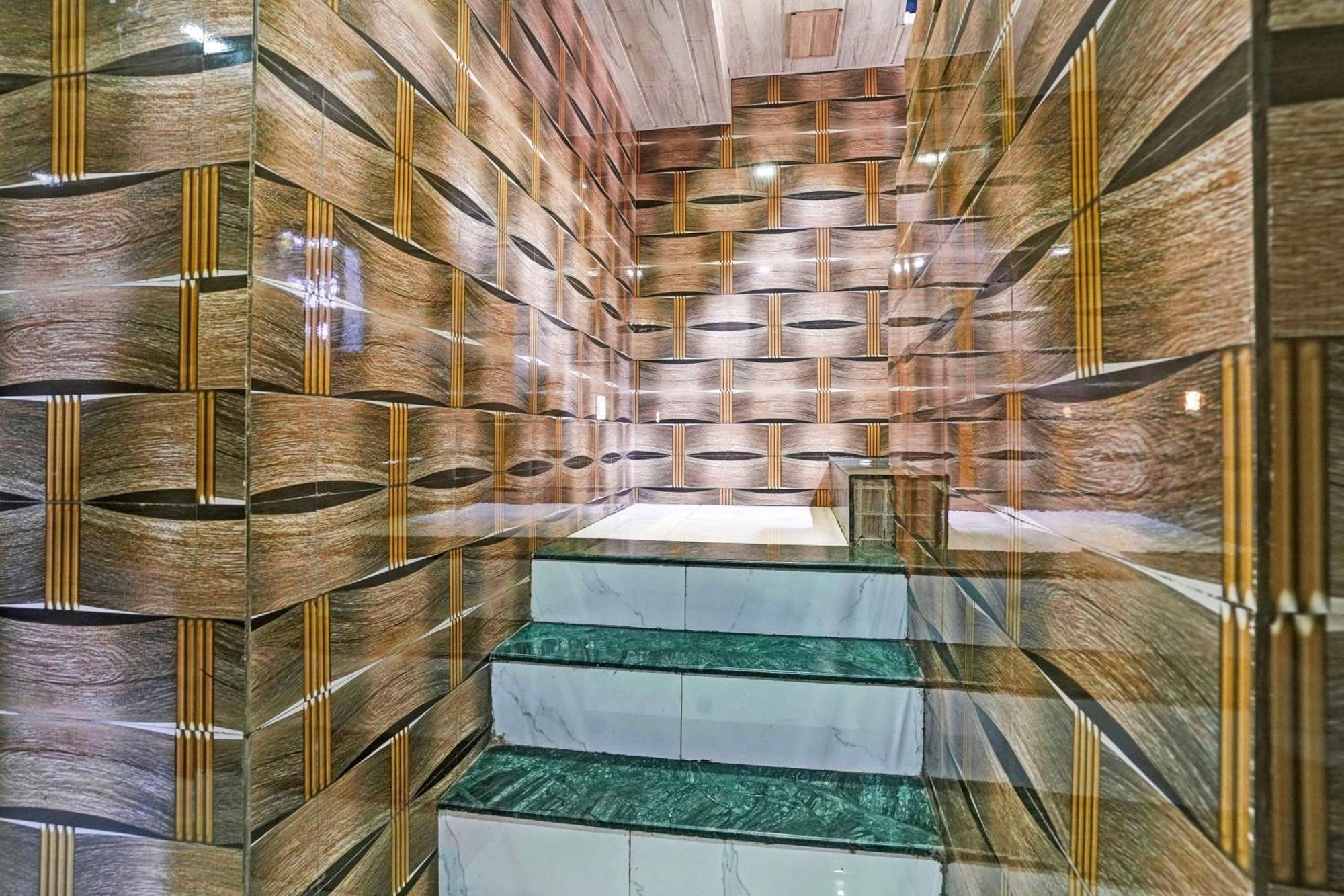 O Taj And Boarding Hotel