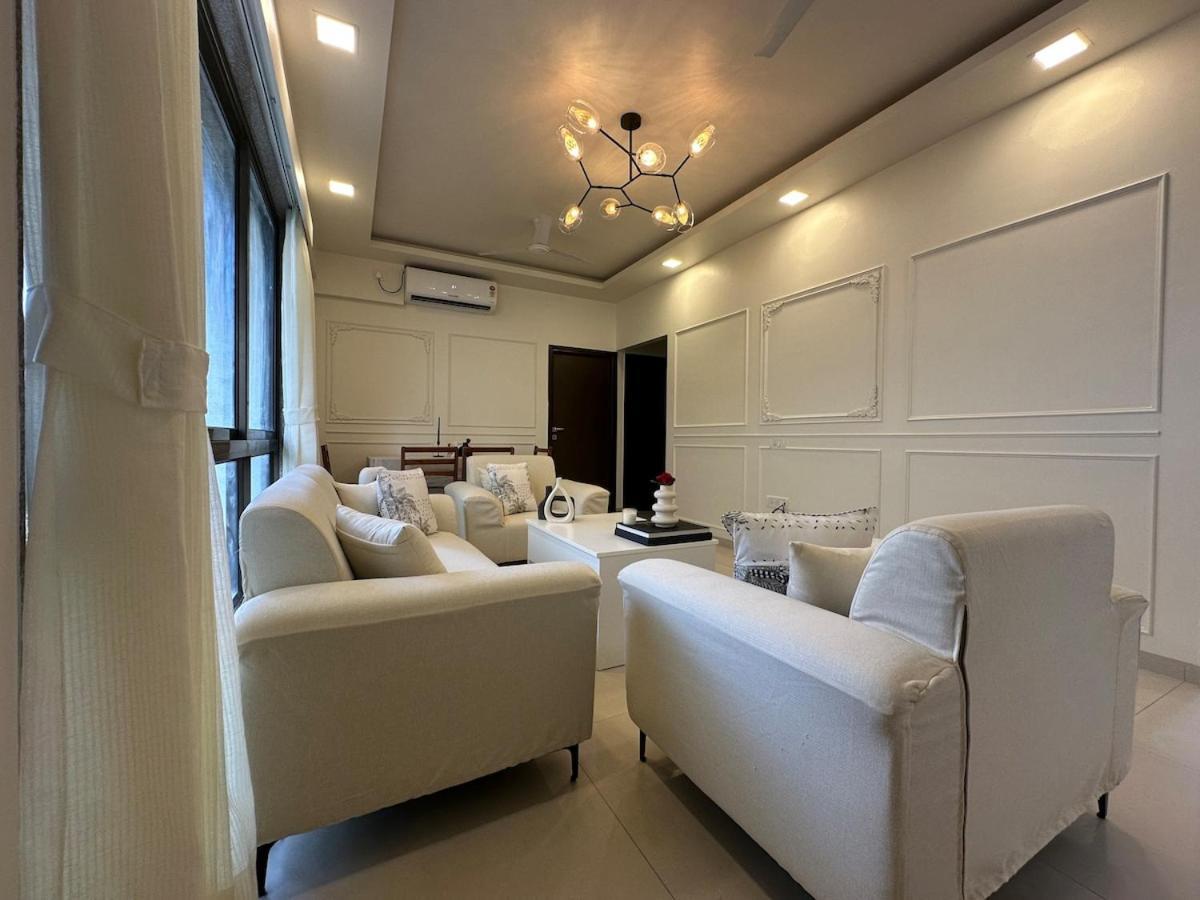 Plush Bandra West - Opulent 3bhk And Study Apartment