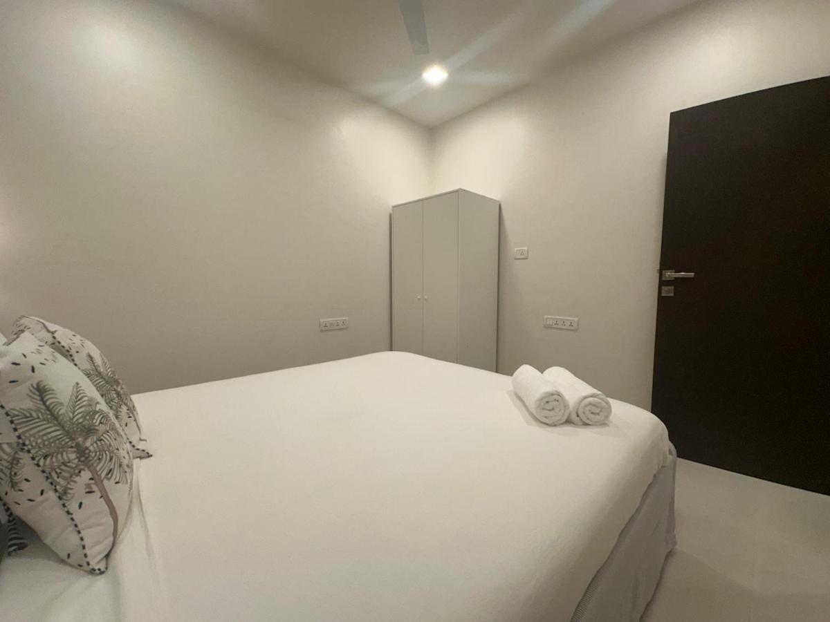 Plush Bandra West - Opulent 3bhk And Study