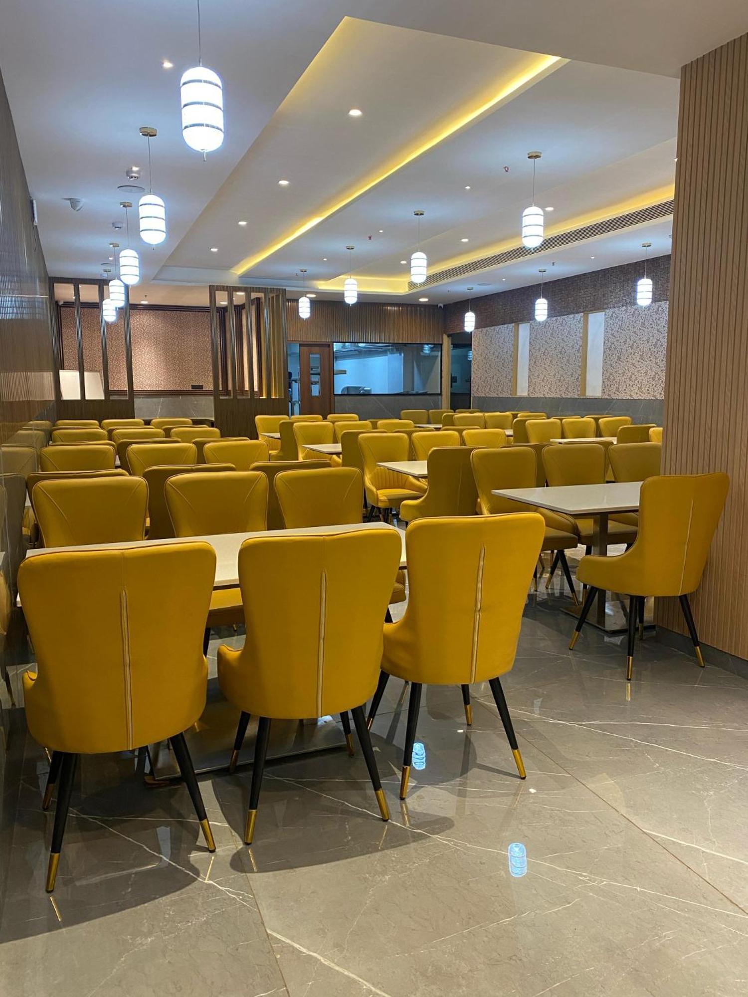 Hotel 37th Crescent Navi
