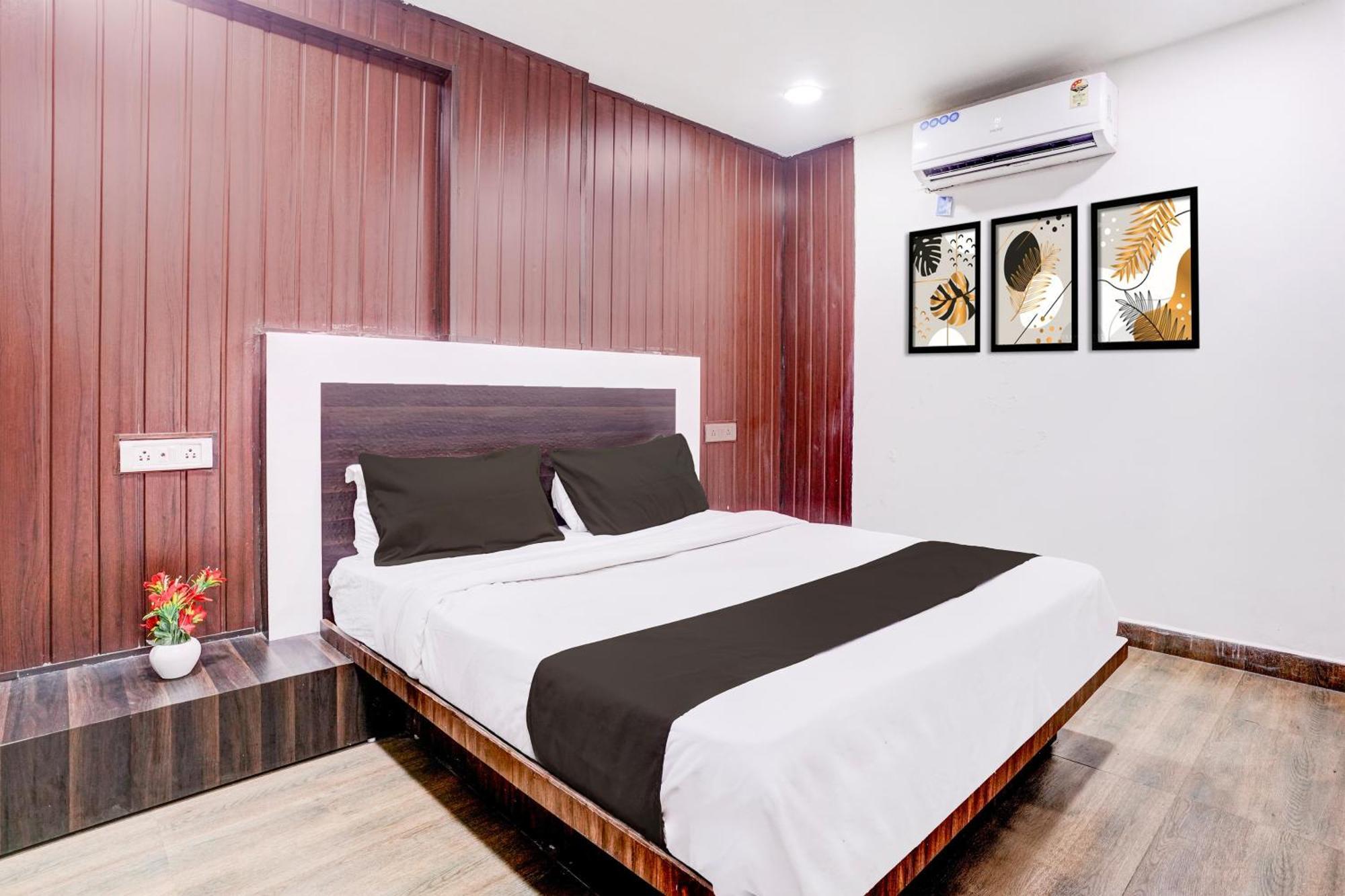 Super Collection O Lokhandwala Andheri West Formerly White Star 3*