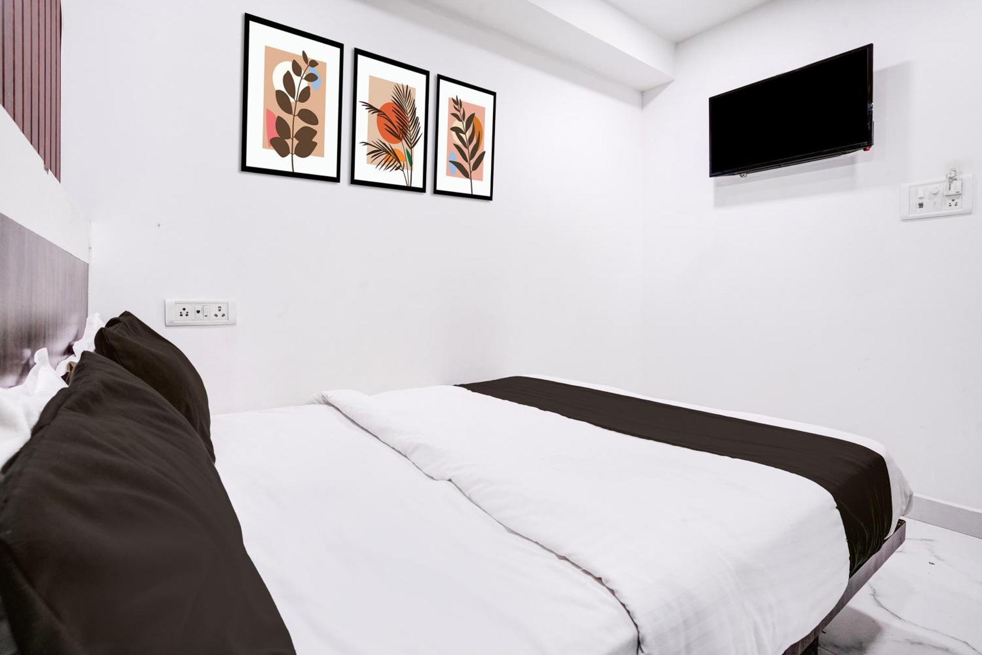 Hotel Super Collection O Lokhandwala Andheri West Formerly White Star 3*