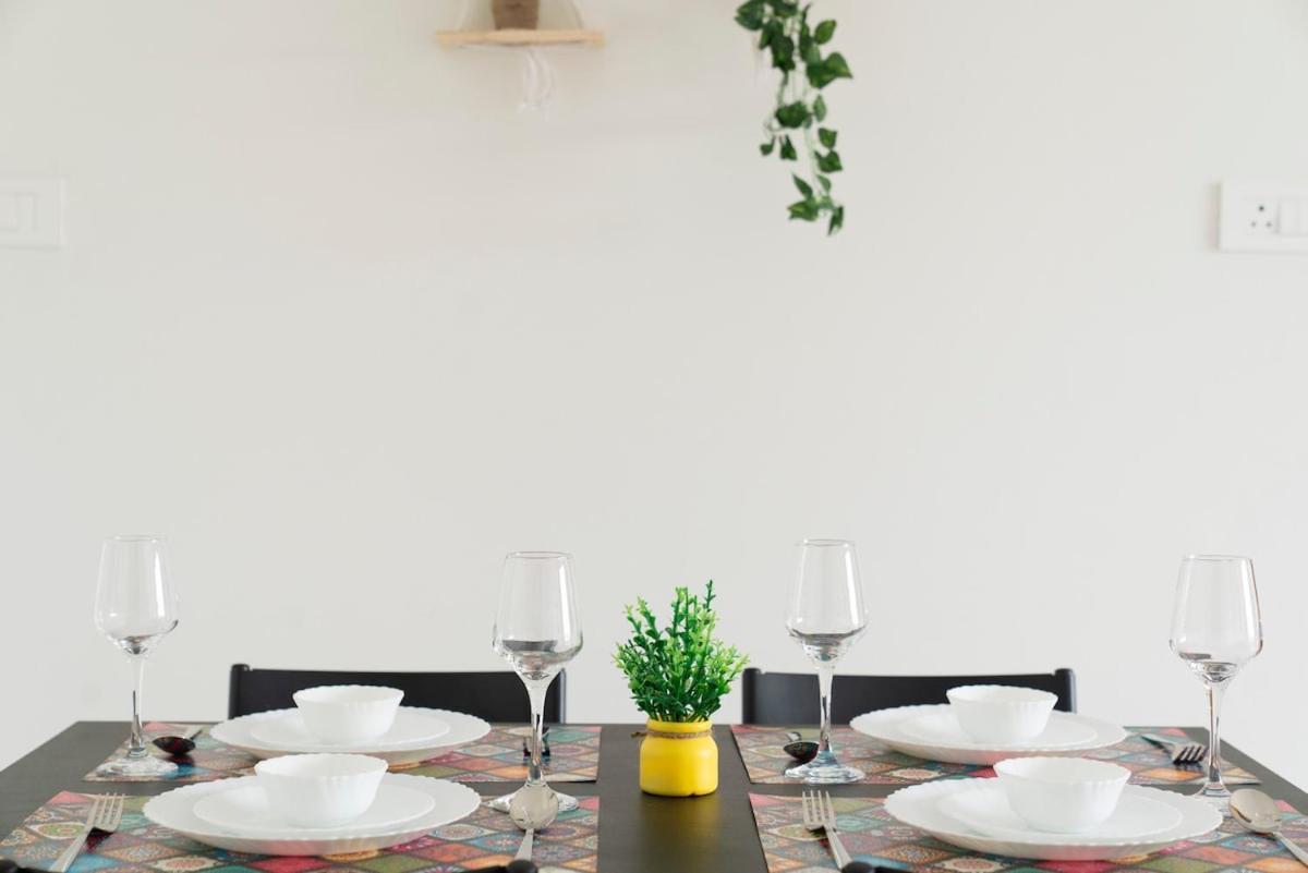 Boho, Breezy, Sun-kissed 2bhk Nr Bkc & Airport Apartment