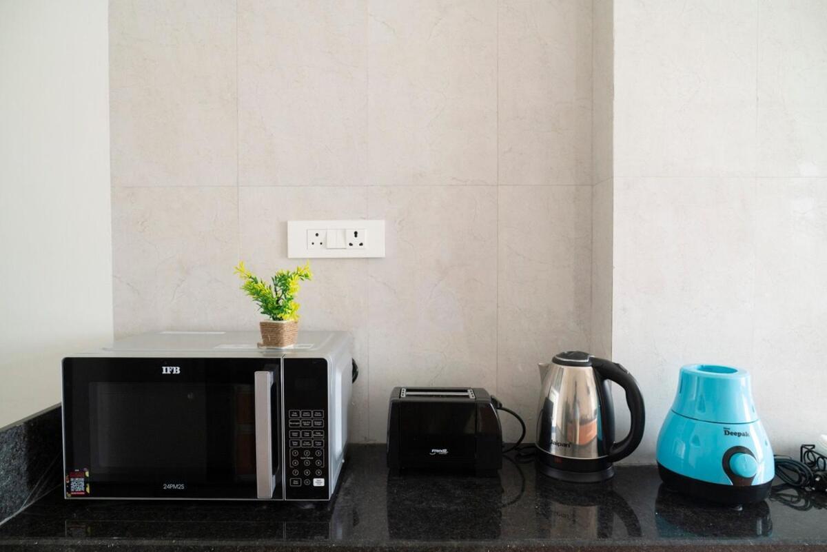 Boho, Breezy, Sun-kissed 2bhk Nr Bkc & Airport Apartment Mumbai