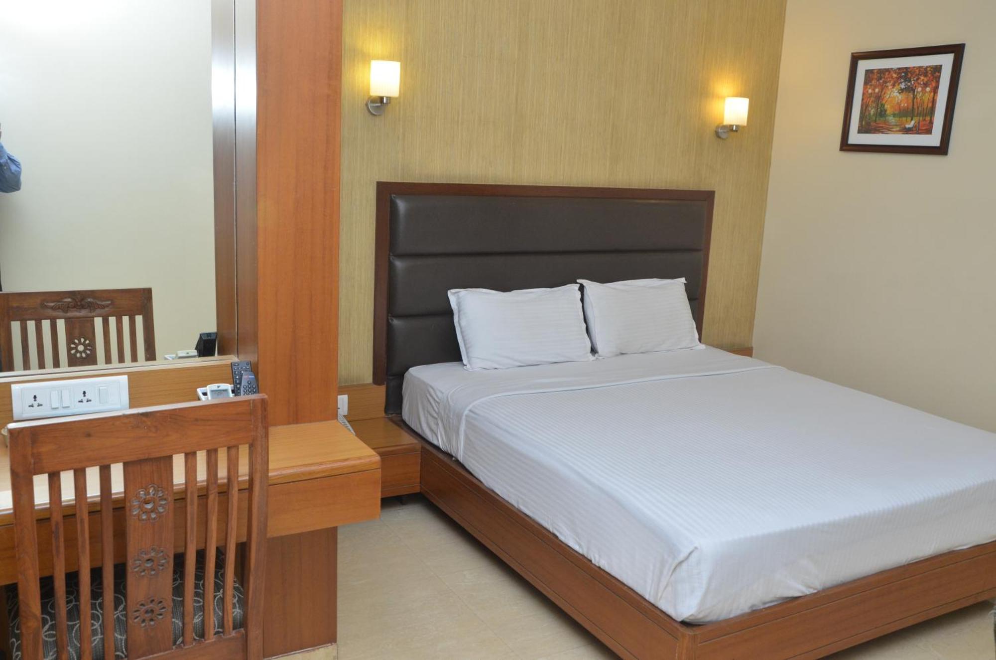 Ashray International, Sion - Near Bkc Hotel 2*