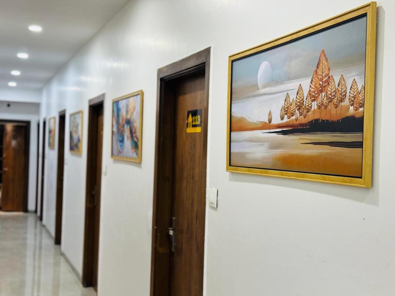 Deluxe Residency Nr- International Airport Hotel