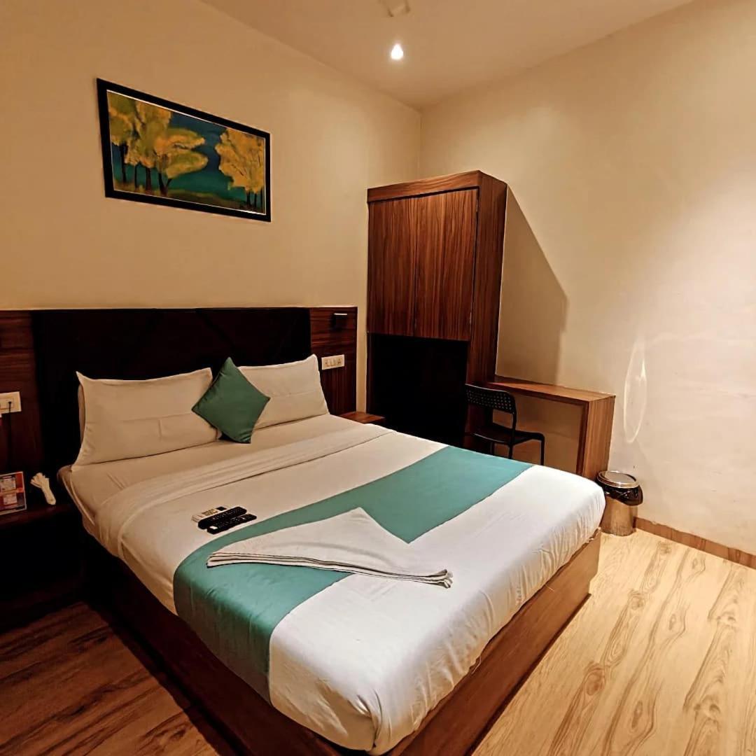 Deluxe Residency Nr- International Airport Hotel *