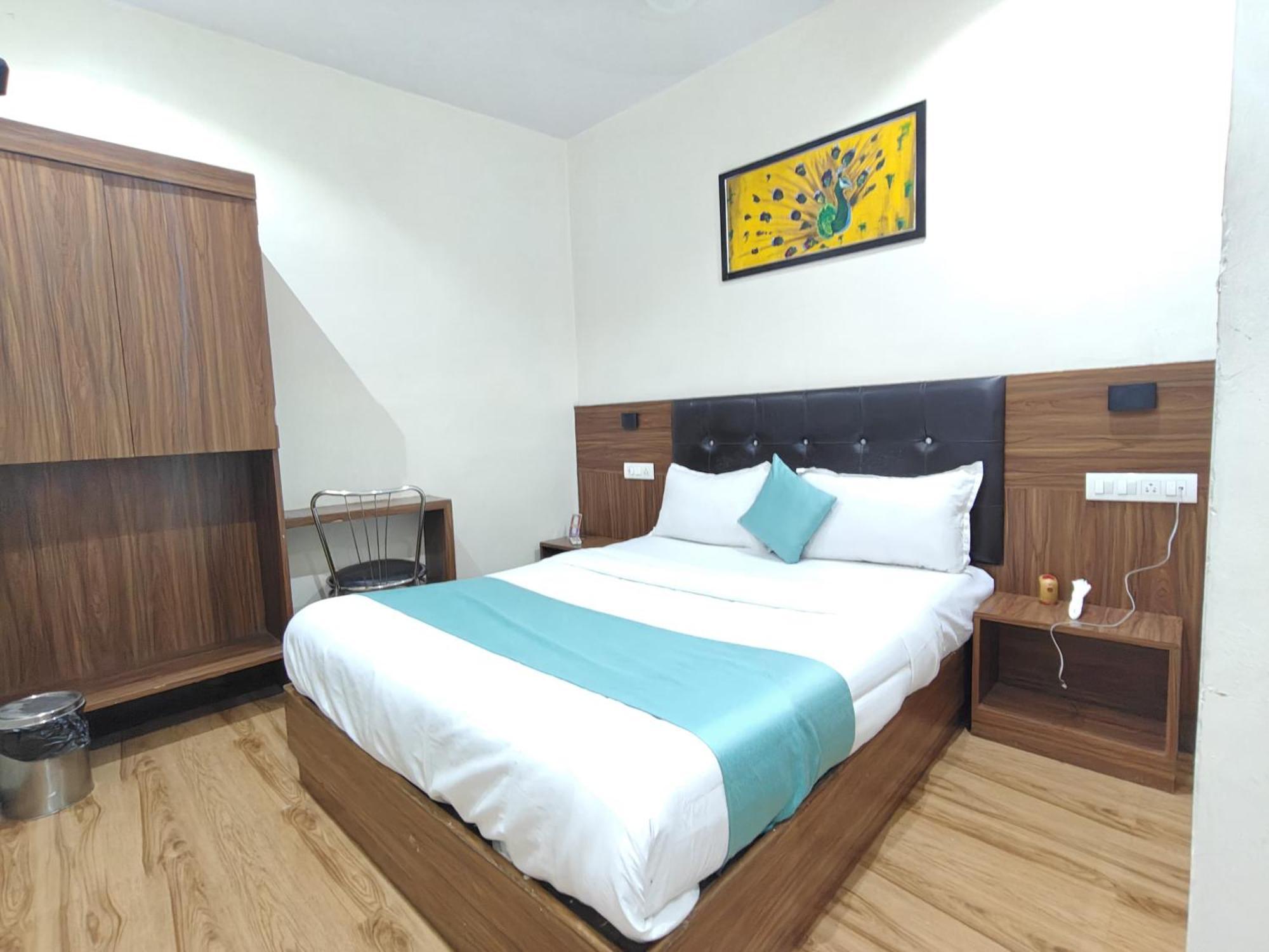 Hotel Deluxe Residency Nr- International Airport
