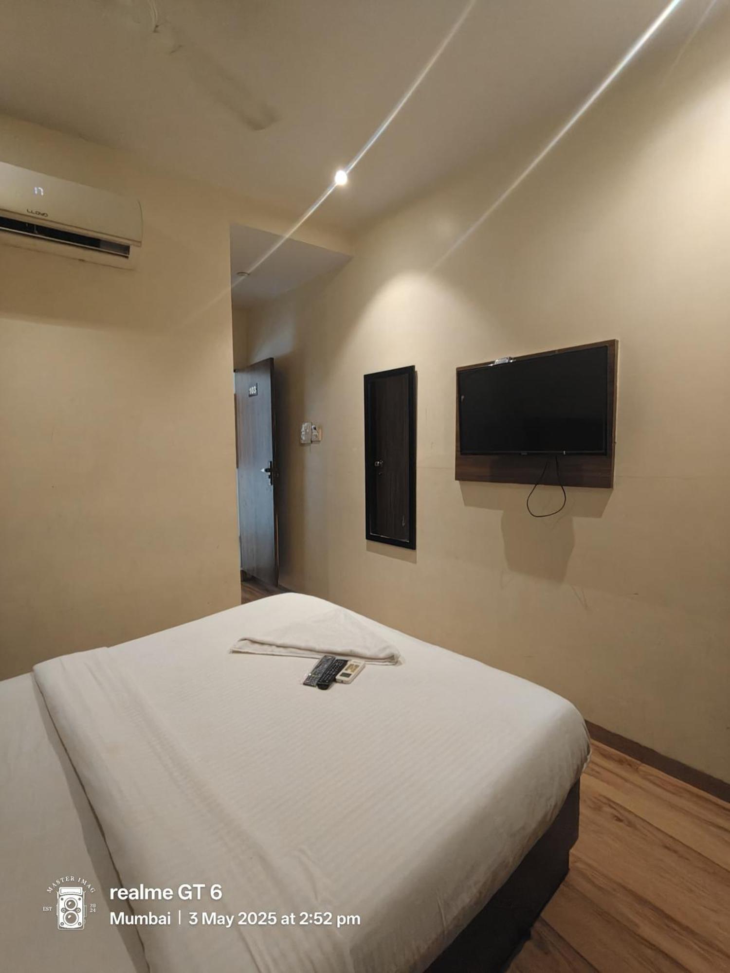 Deluxe Residency Nr- International Airport Hotel