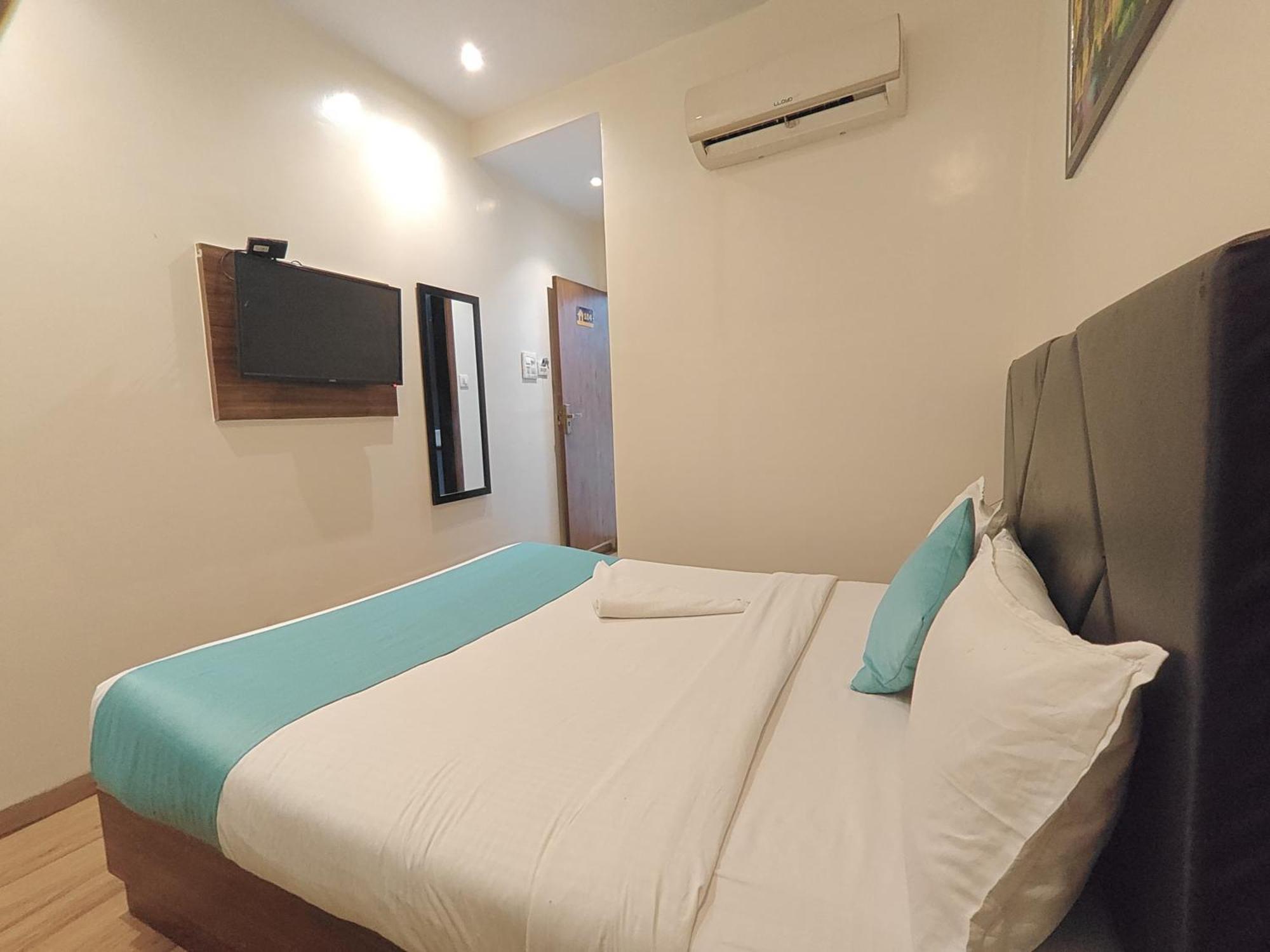 Hotel Deluxe Residency Nr- International Airport Mumbai