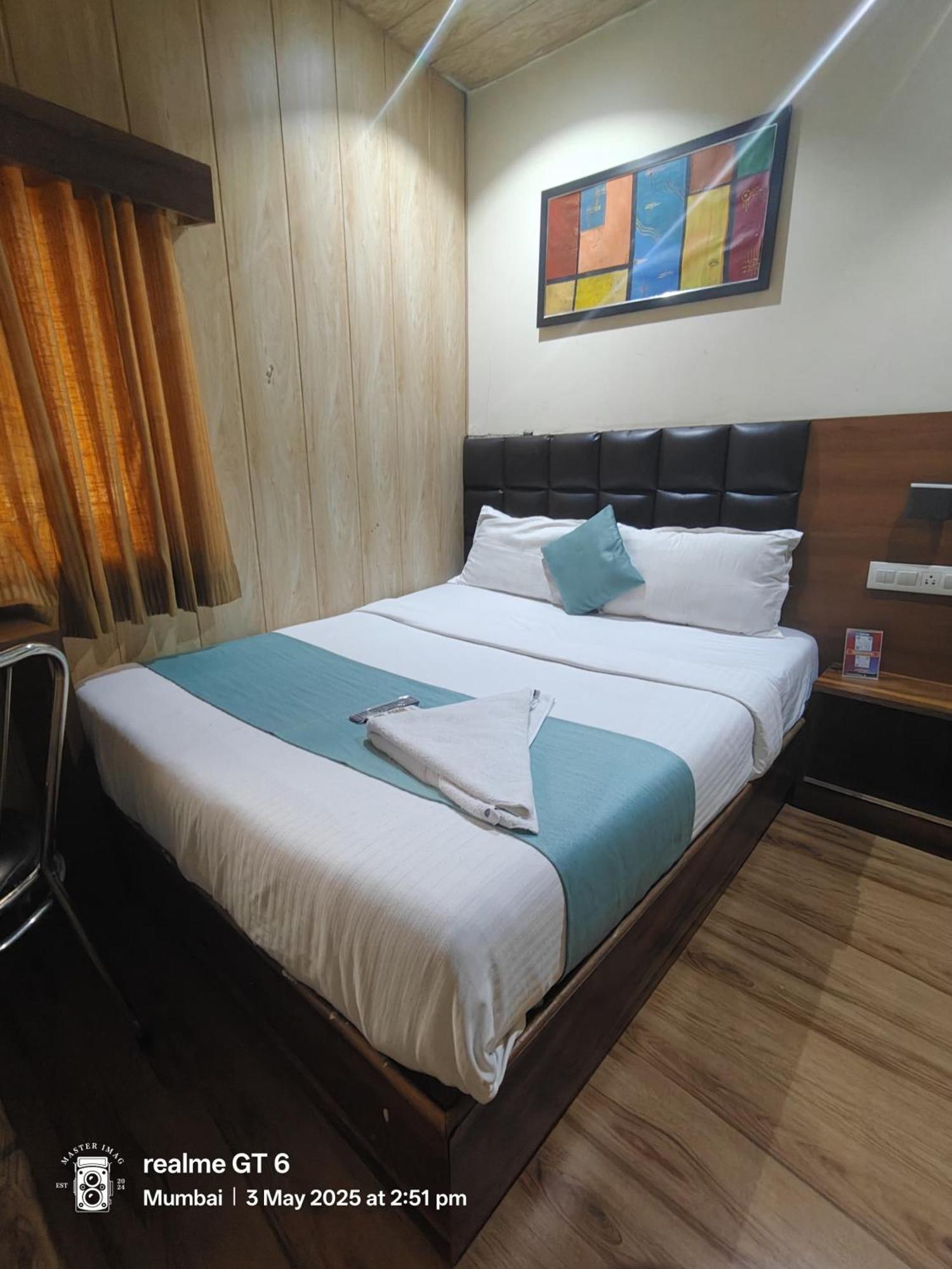 Deluxe Residency Nr- International Airport Hotel
