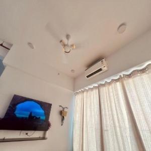 Hotel 702 The Abode-5 Star 2 Bhk In Powai, Mumbai