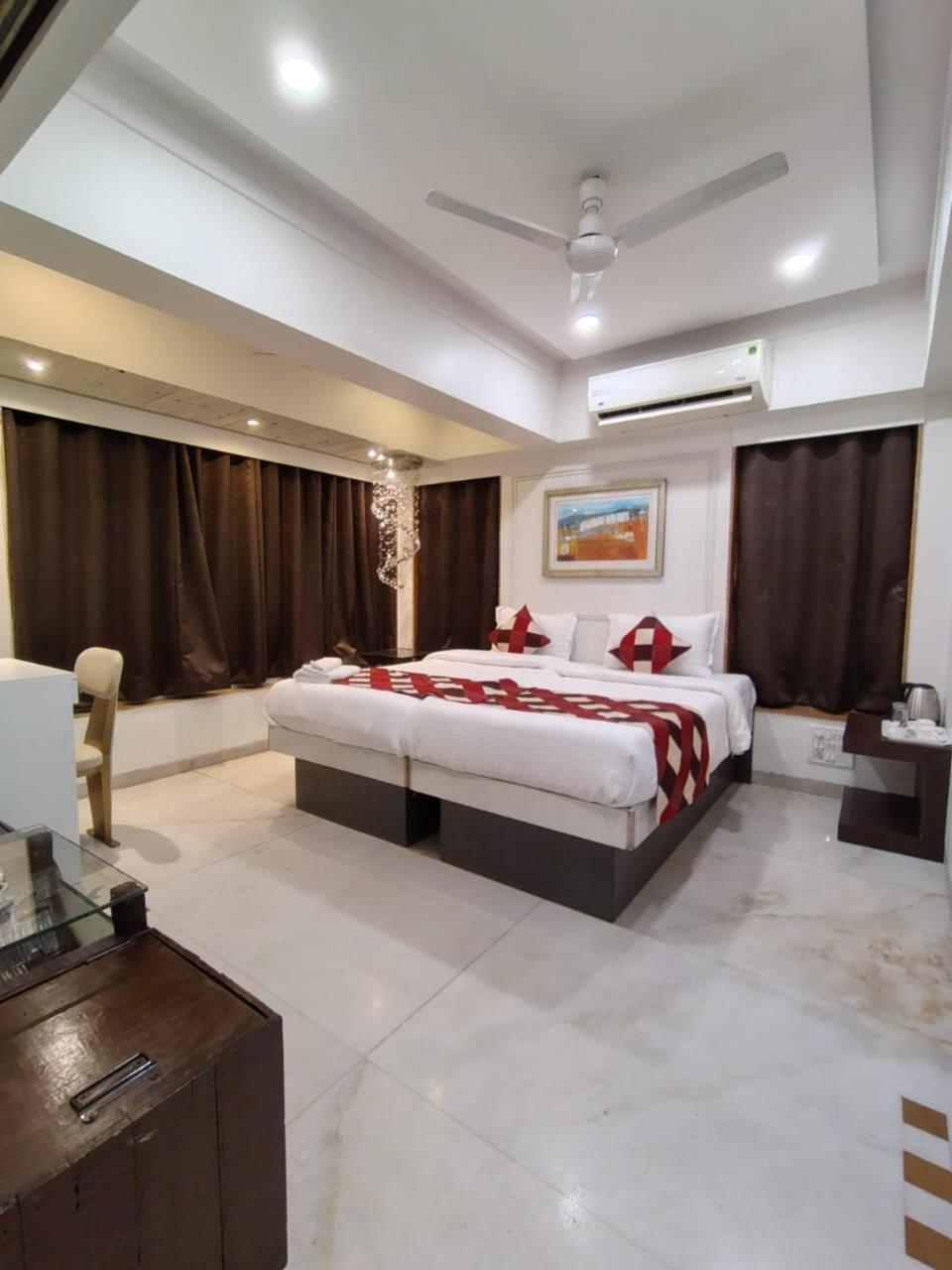 Retreats At Welcome - Corporate In Prabhadevi Homestay *