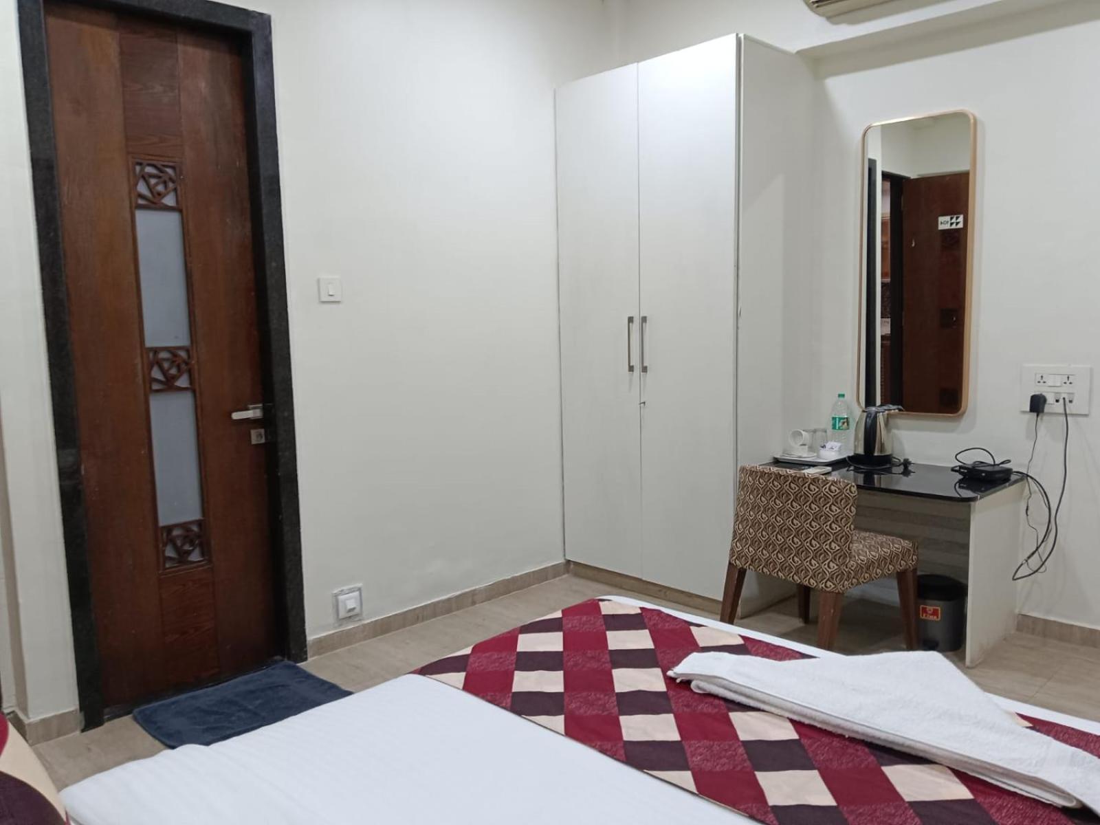 Retreats At Welcome - Corporate In Vakola Homestay Mumbai