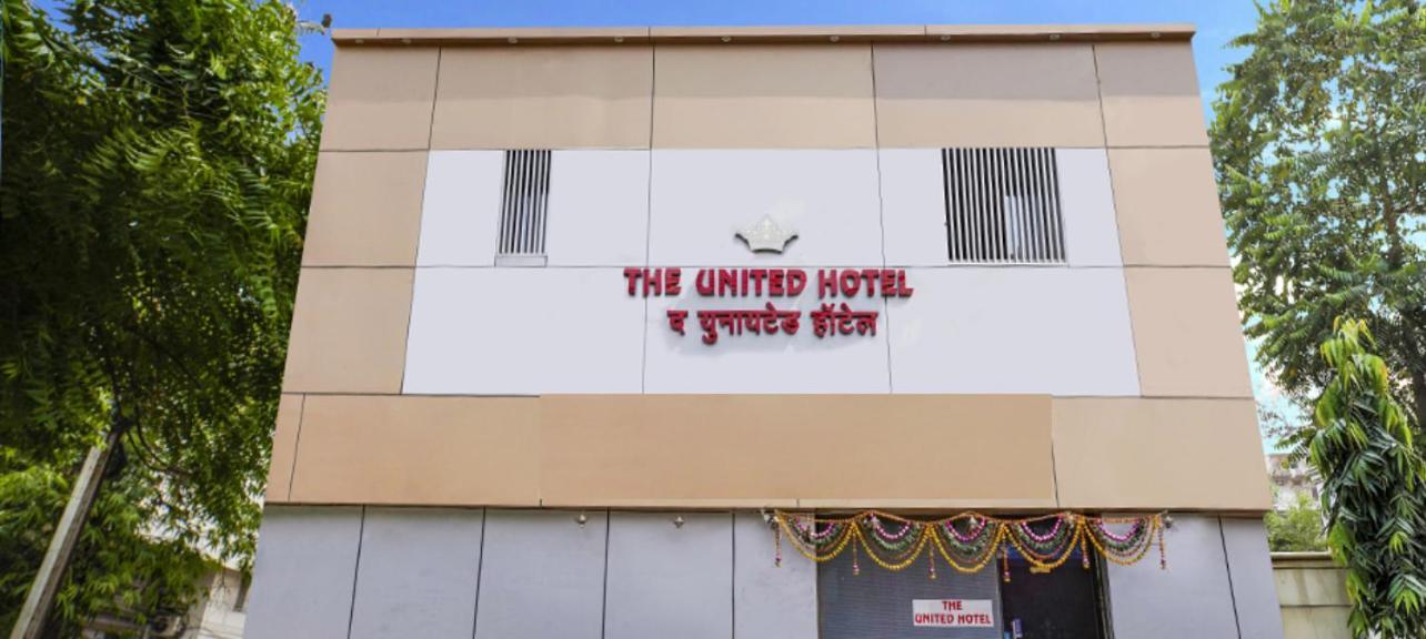 Glitz United-boomerang & Powai Iit Hotel