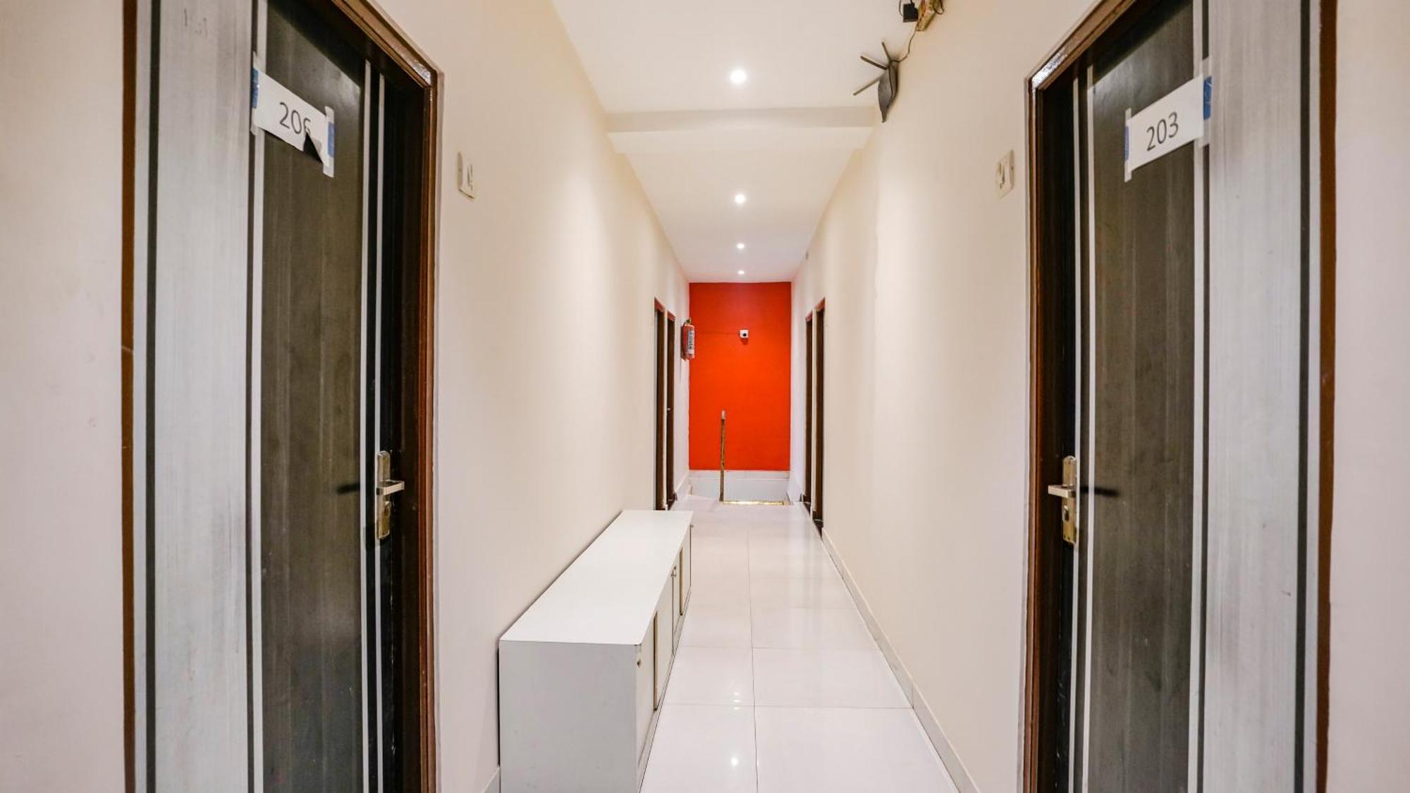 Hotel Glitz United-boomerang & Powai Iit