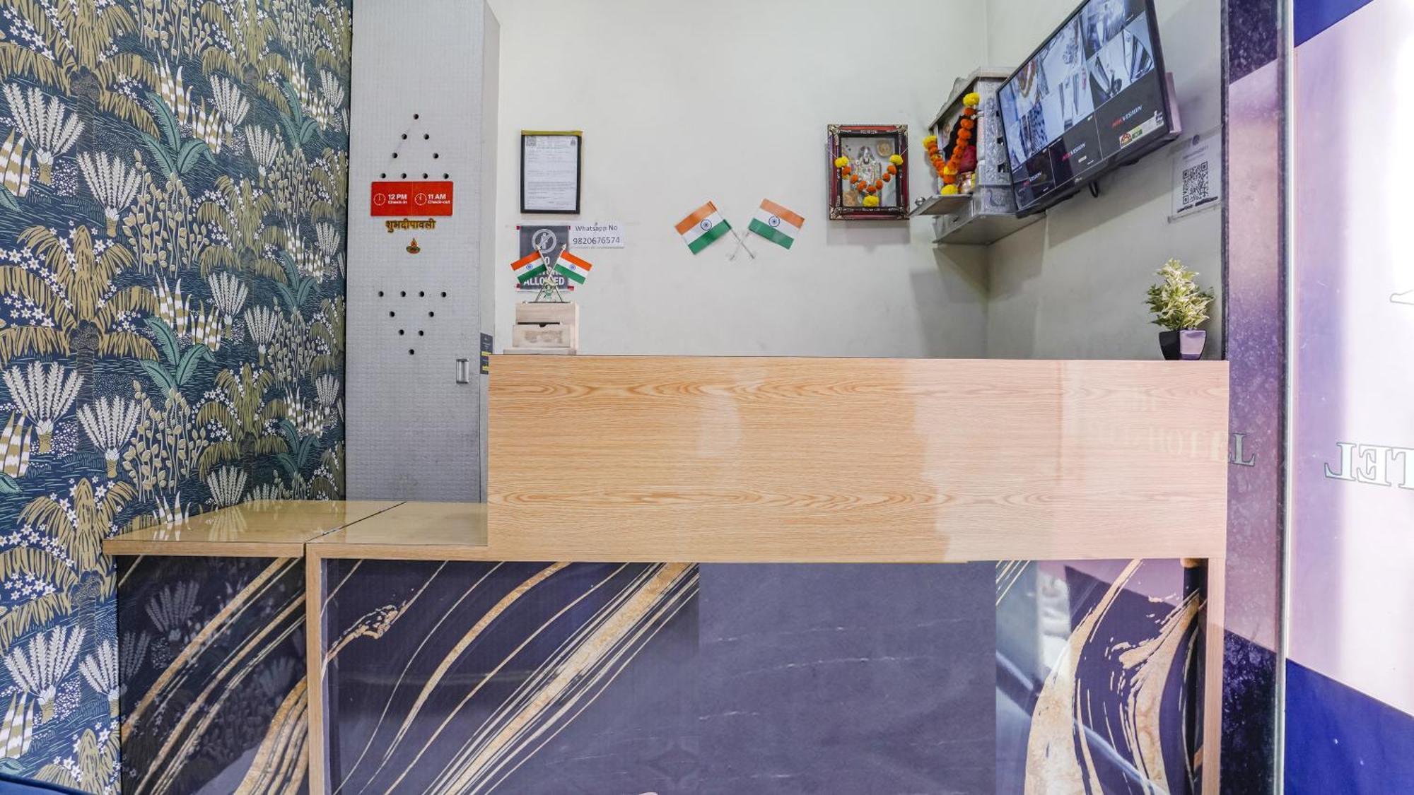 Hotel Glitz United-boomerang & Powai Iit